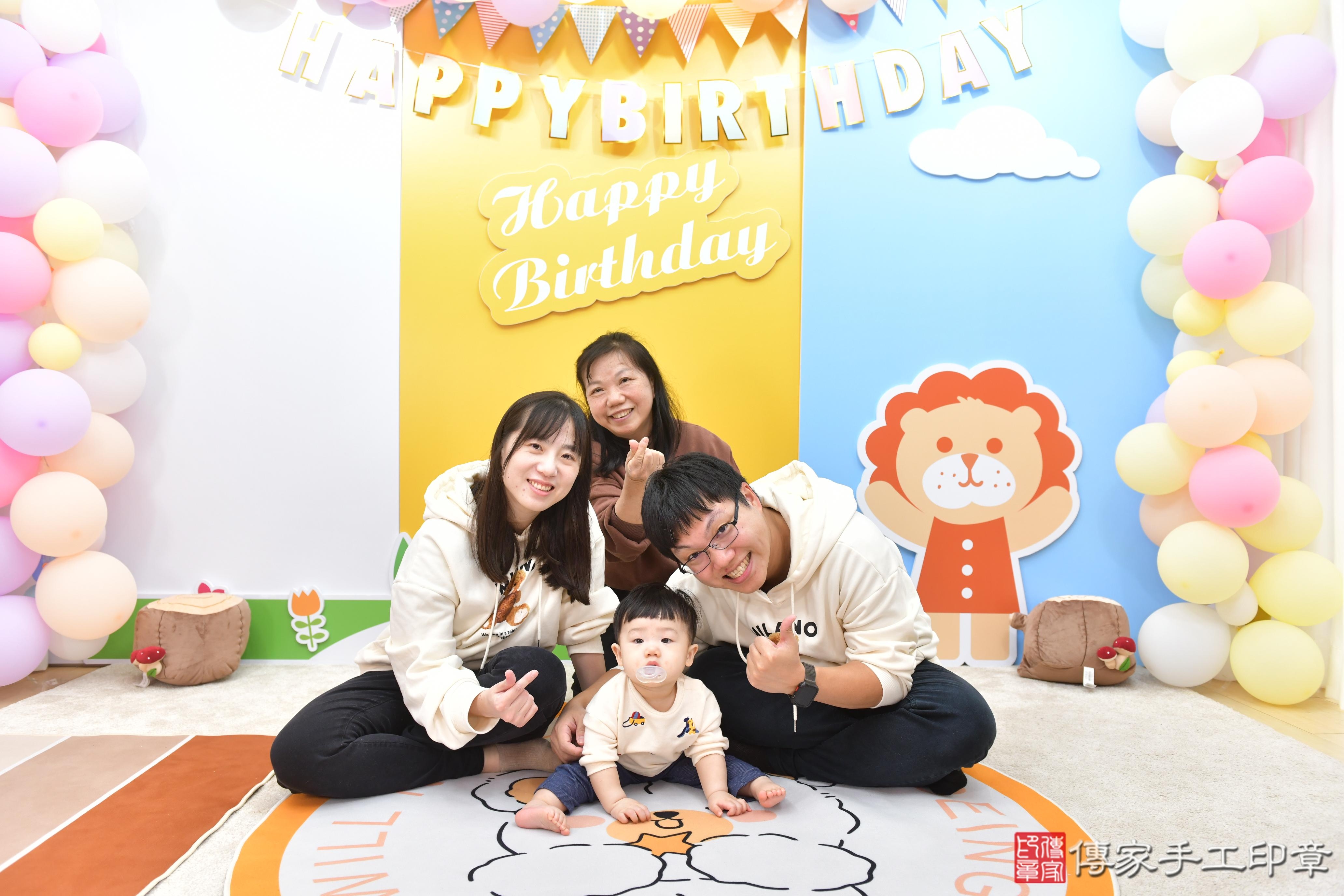 傳家手工印章台中店、抓周、度脺、美式風會場、傳家嬰兒古禮、吉祥話、抓周道具物品24種、拍照。抓周證書。寶寶抓周、滿周歲、生日快樂、祝福