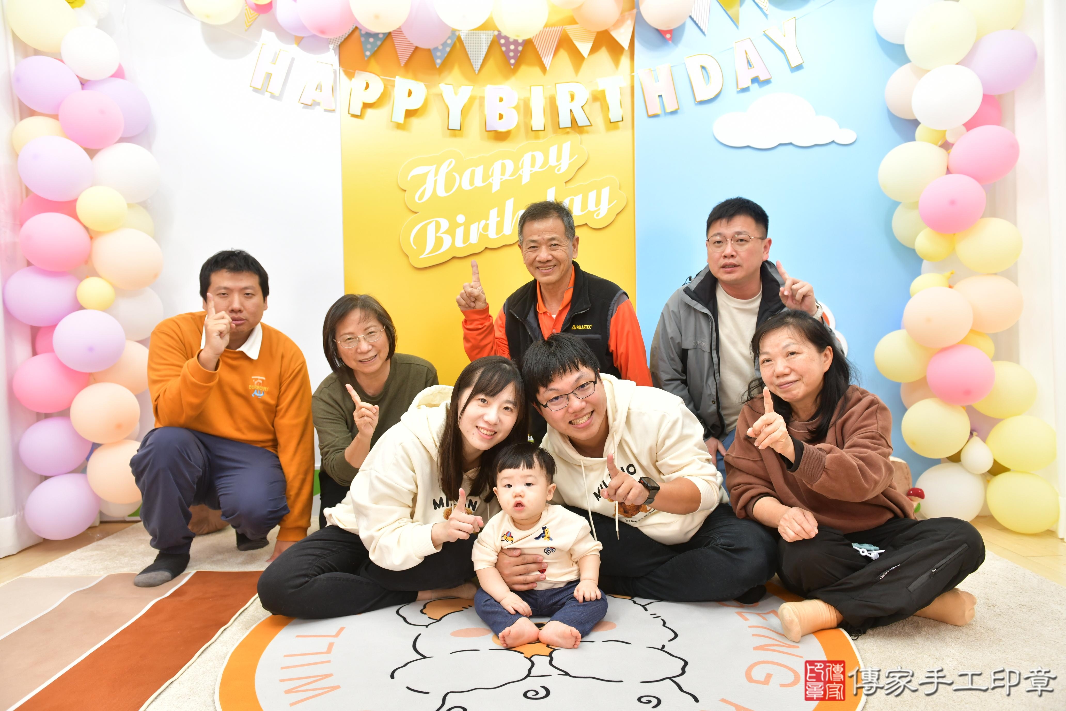 傳家手工印章台中店、抓周、度脺、美式風會場、傳家嬰兒古禮、吉祥話、抓周道具物品24種、拍照。抓周證書。寶寶抓周、滿周歲、生日快樂、祝福