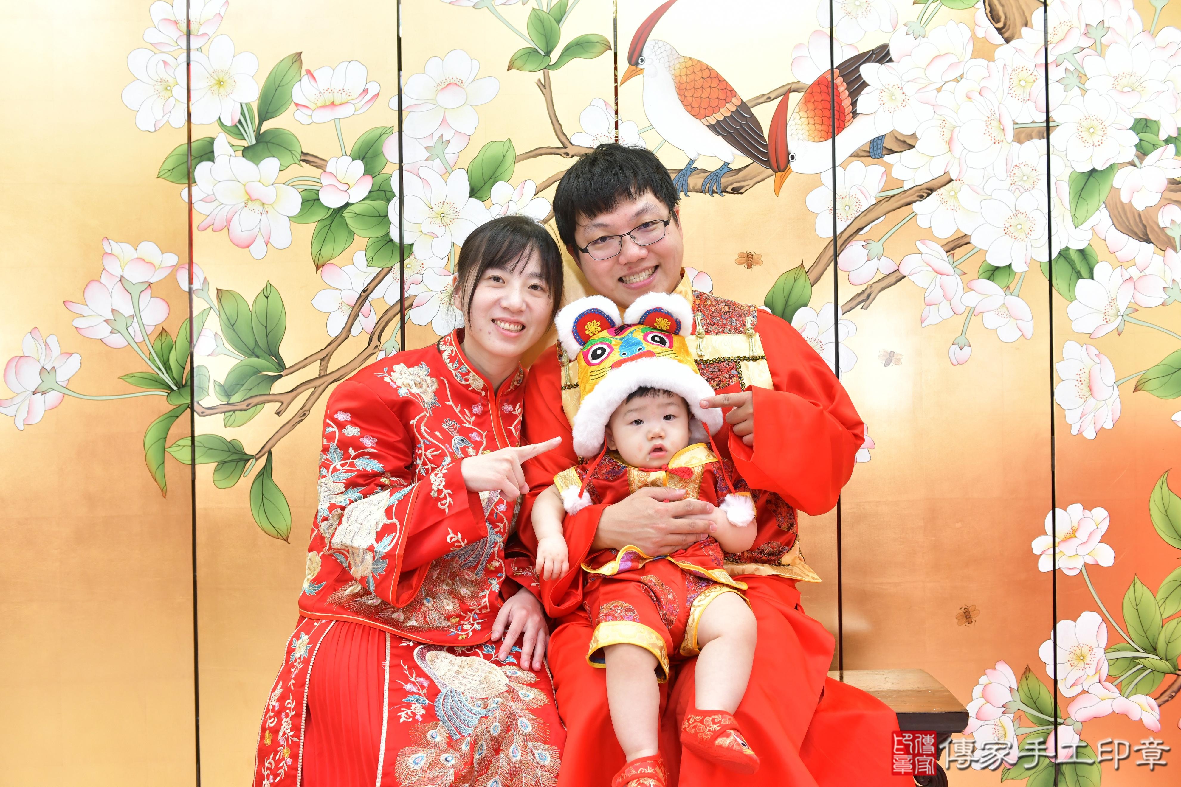 傳家手工印章台中店、抓周、度脺、美式風會場、傳家嬰兒古禮、吉祥話、抓周道具物品24種、拍照。抓周證書。寶寶抓周、滿周歲、生日快樂、祝福