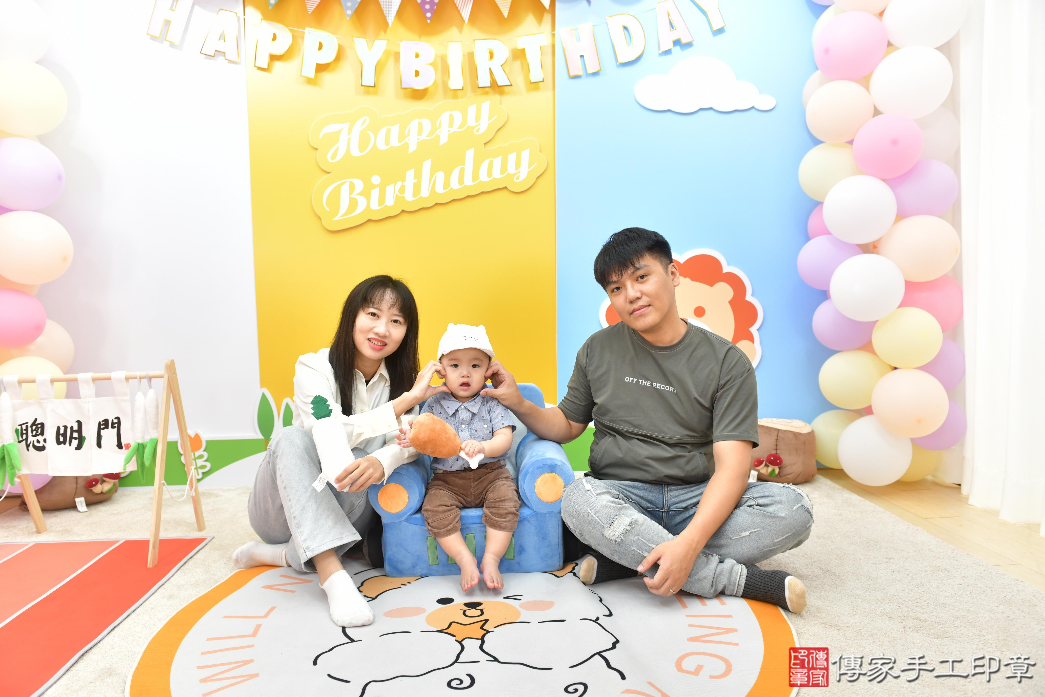 傳家手工印章台中店、抓周、度脺、美式風會場、傳家嬰兒古禮、吉祥話、抓周道具物品24種、拍照。抓周證書。寶寶抓周、滿周歲、生日快樂、祝福