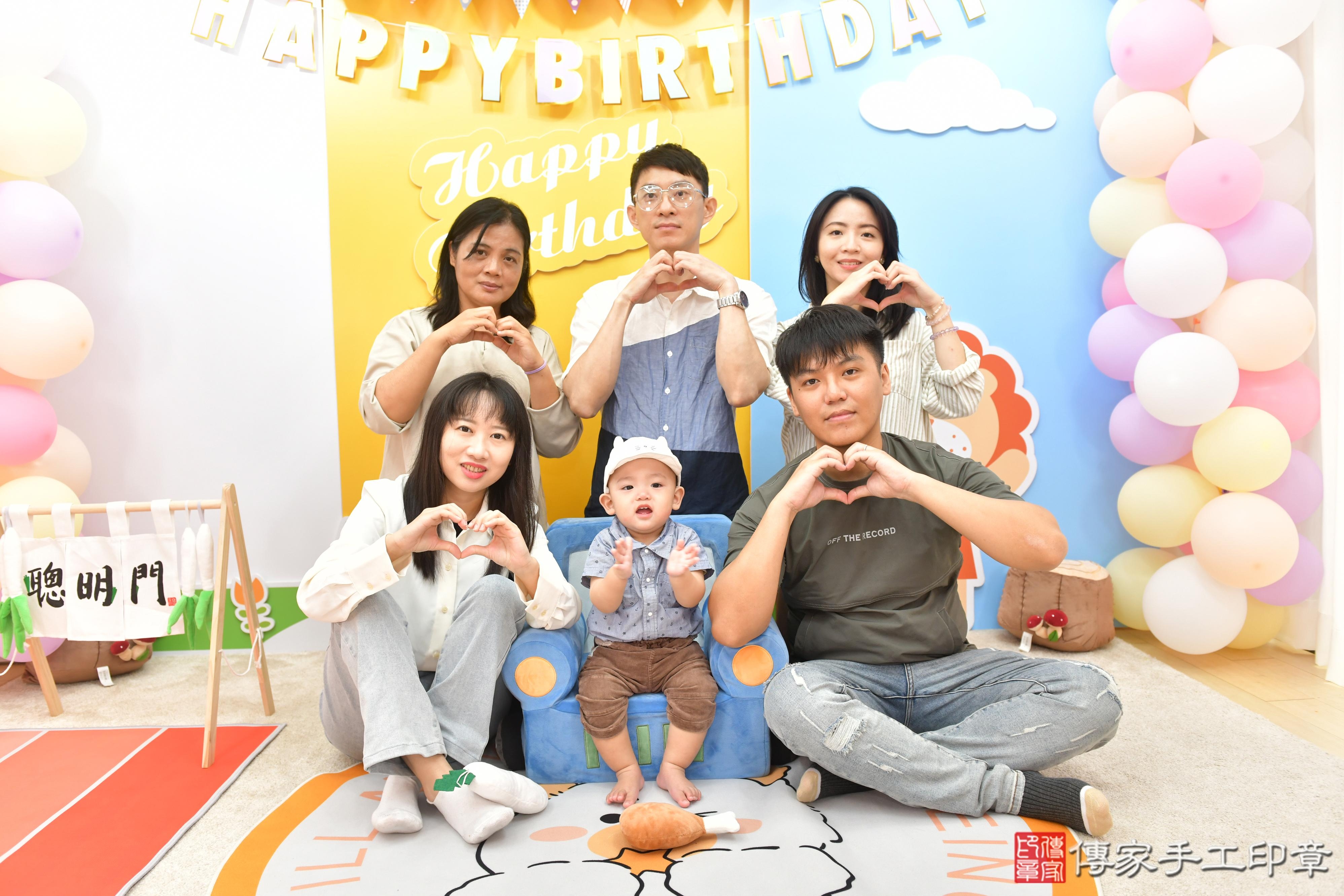 傳家手工印章台中店、抓周、度脺、美式風會場、傳家嬰兒古禮、吉祥話、抓周道具物品24種、拍照。抓周證書。寶寶抓周、滿周歲、生日快樂、祝福