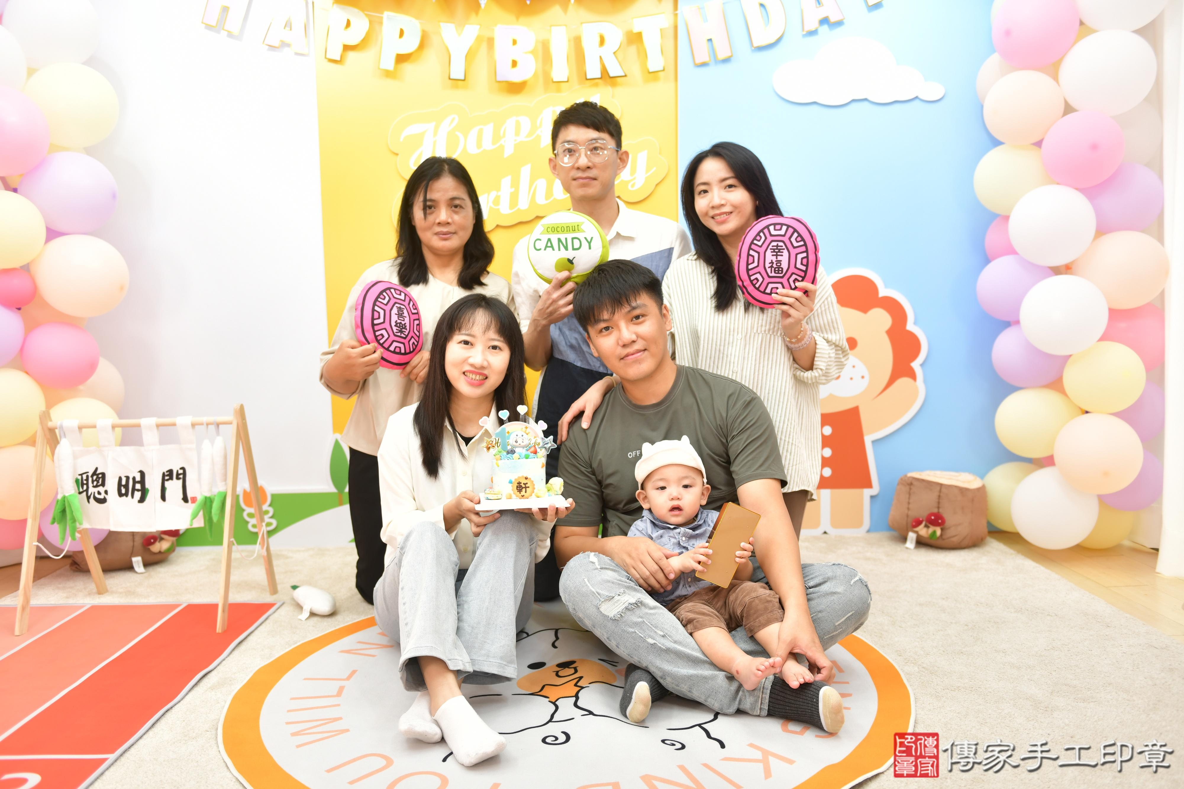 傳家手工印章台中店、抓周、度脺、美式風會場、傳家嬰兒古禮、吉祥話、抓周道具物品24種、拍照。抓周證書。寶寶抓周、滿周歲、生日快樂、祝福