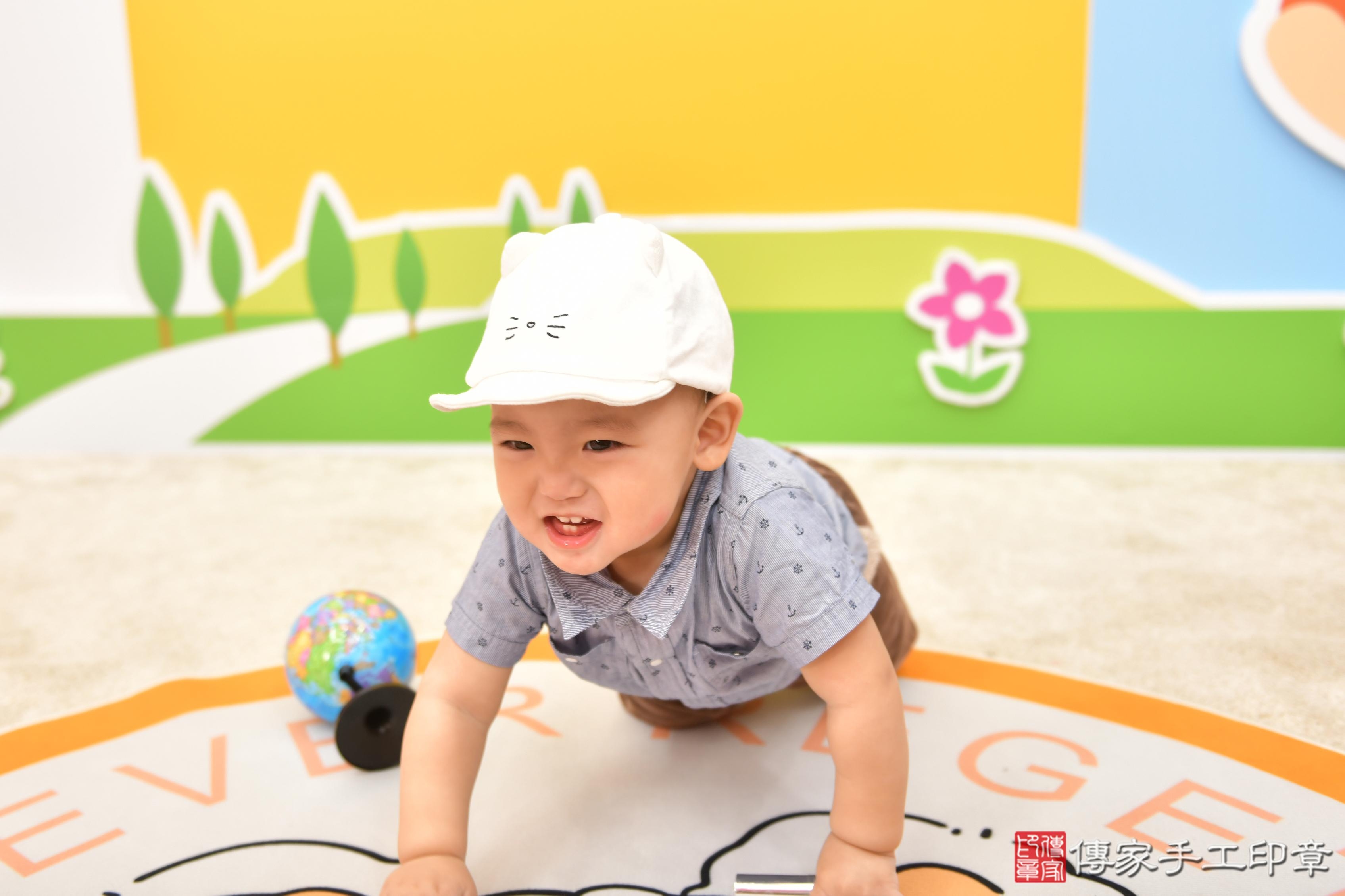 傳家手工印章台中店、抓周、度脺、美式風會場、傳家嬰兒古禮、吉祥話、抓周道具物品24種、拍照。抓周證書。寶寶抓周、滿周歲、生日快樂、祝福