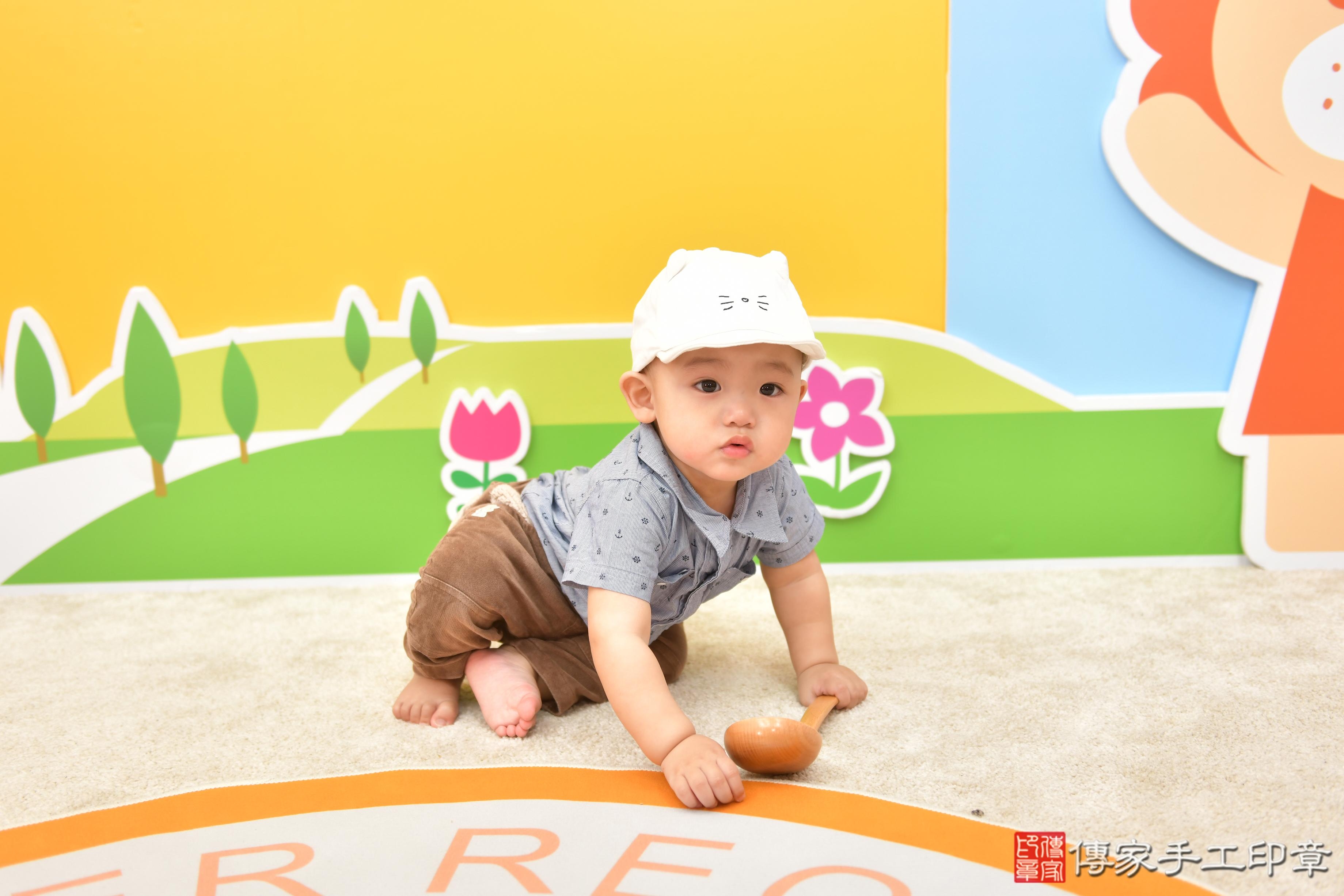 傳家手工印章台中店、抓周、度脺、美式風會場、傳家嬰兒古禮、吉祥話、抓周道具物品24種、拍照。抓周證書。寶寶抓周、滿周歲、生日快樂、祝福