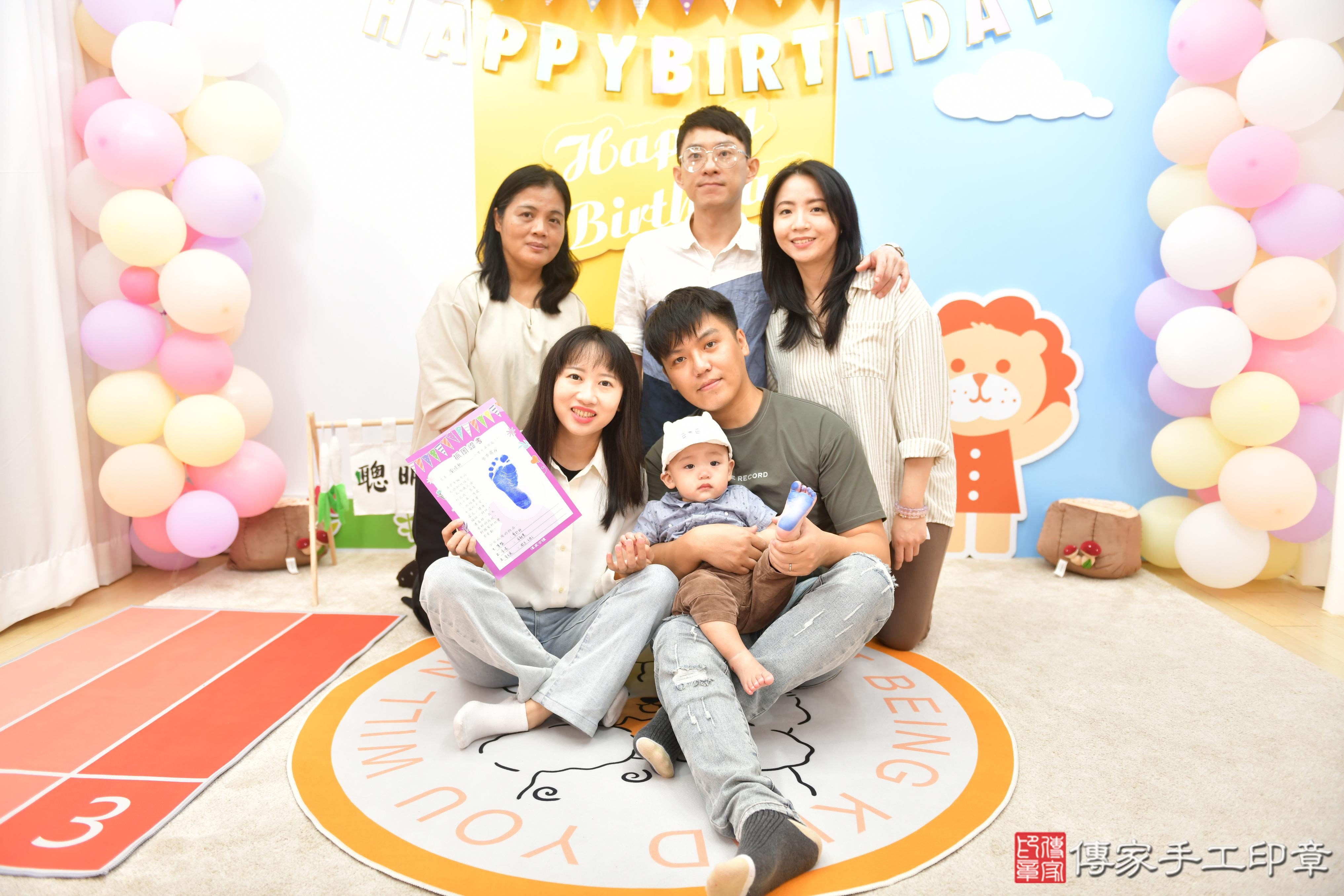 傳家手工印章台中店、抓周、度脺、美式風會場、傳家嬰兒古禮、吉祥話、抓周道具物品24種、拍照。抓周證書。寶寶抓周、滿周歲、生日快樂、祝福