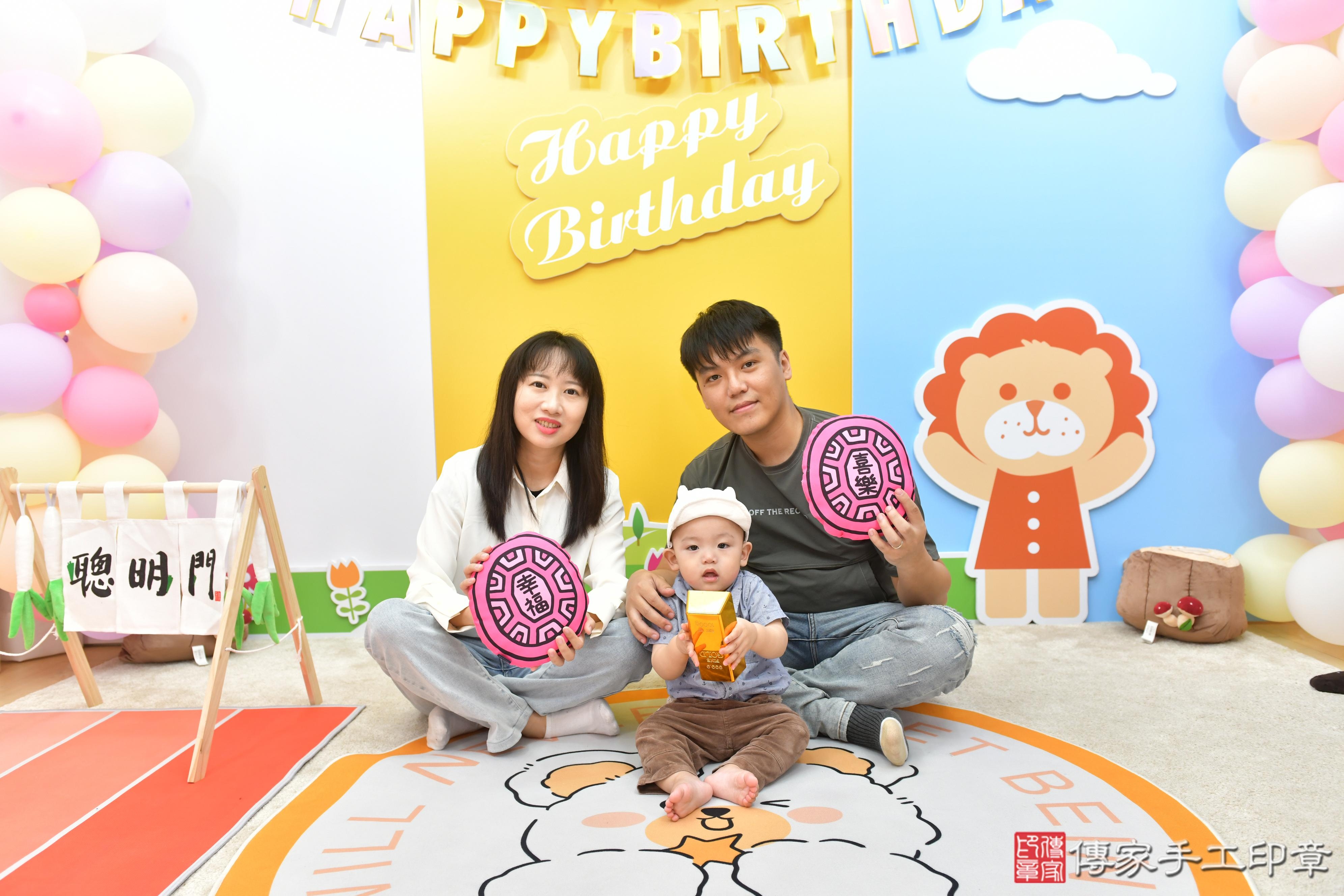 傳家手工印章台中店、抓周、度脺、美式風會場、傳家嬰兒古禮、吉祥話、抓周道具物品24種、拍照。抓周證書。寶寶抓周、滿周歲、生日快樂、祝福