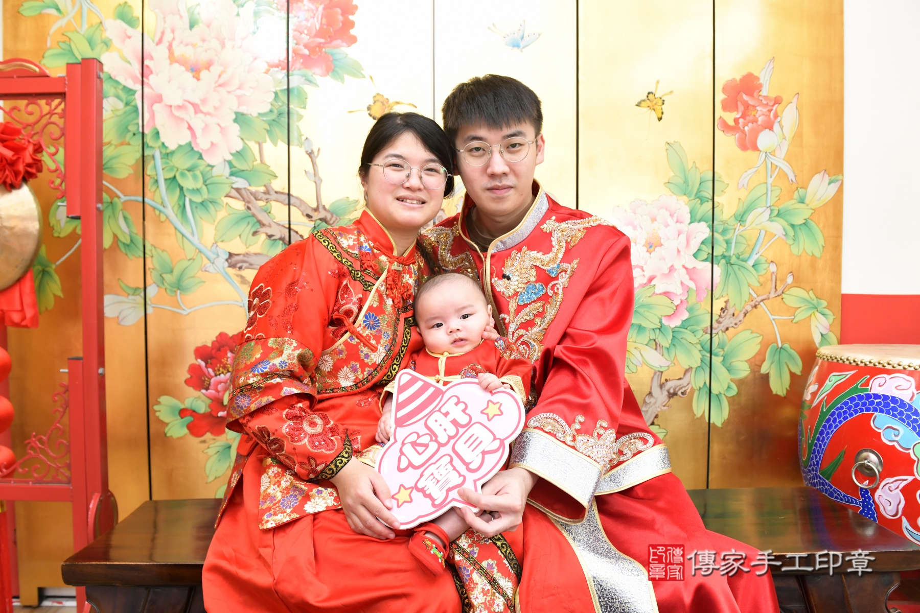 全家人見證的幸福時刻：寶寶剃頭 .....