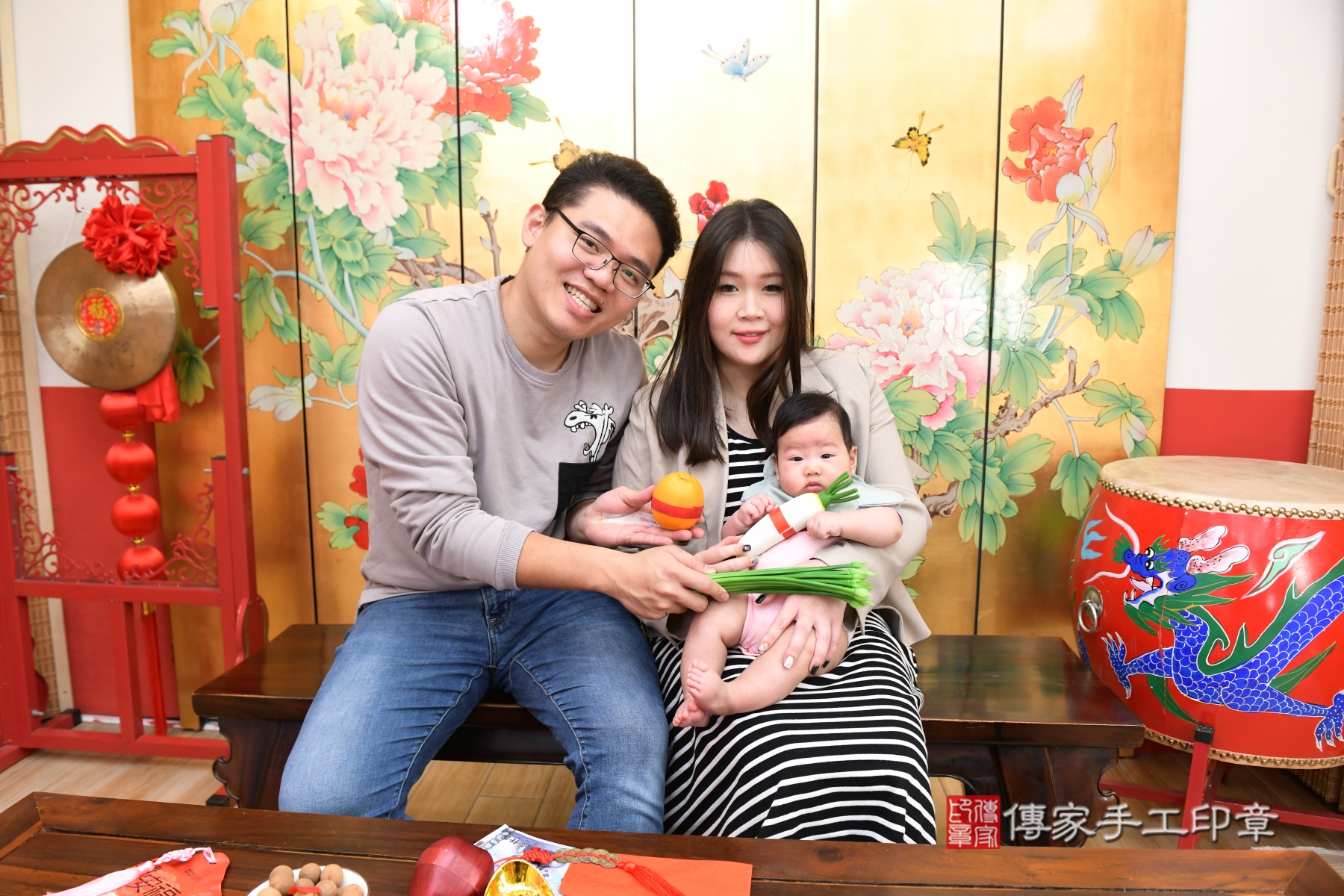 傳家手工印章台北店、抓周、度脺、剃頭、收涎、傳家嬰兒古禮 傳家手工印章台北店、抓周、度脺、剃頭、收涎、傳家嬰兒古禮