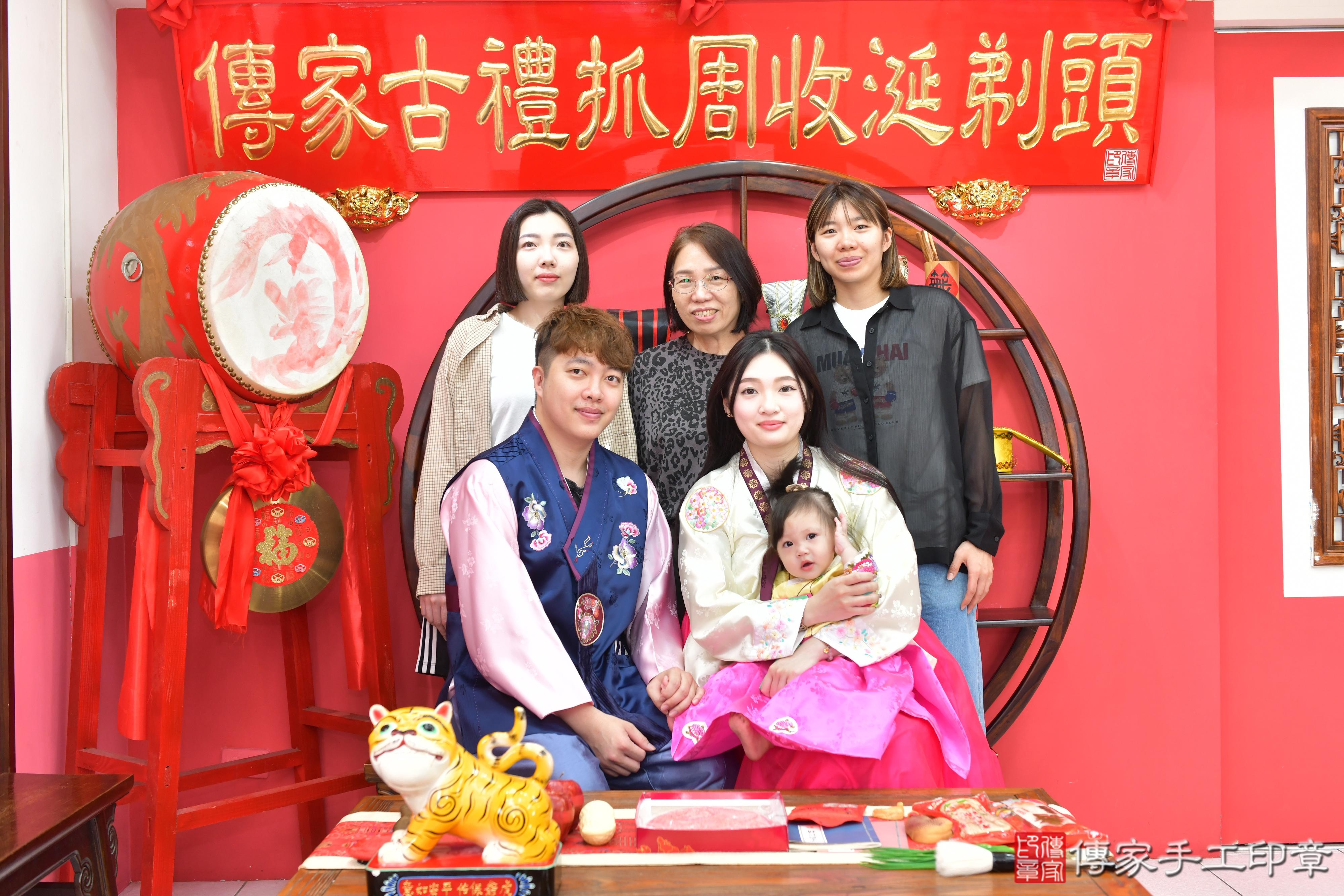 傳家手工印章台中店、抓周、度脺、美式風會場、傳家嬰兒古禮、吉祥話、抓周道具物品24種、拍照。抓周證書。寶寶抓周、滿周歲、生日快樂、祝福