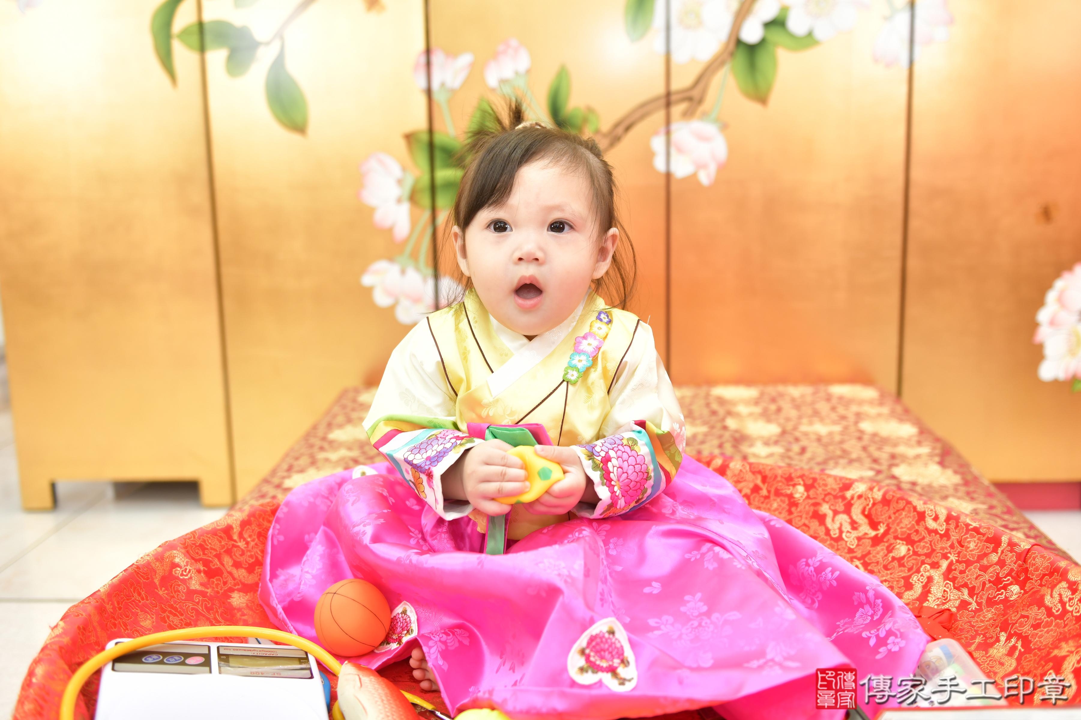 傳家手工印章台中店、抓周、度脺、美式風會場、傳家嬰兒古禮、吉祥話、抓周道具物品24種、拍照。抓周證書。寶寶抓周、滿周歲、生日快樂、祝福