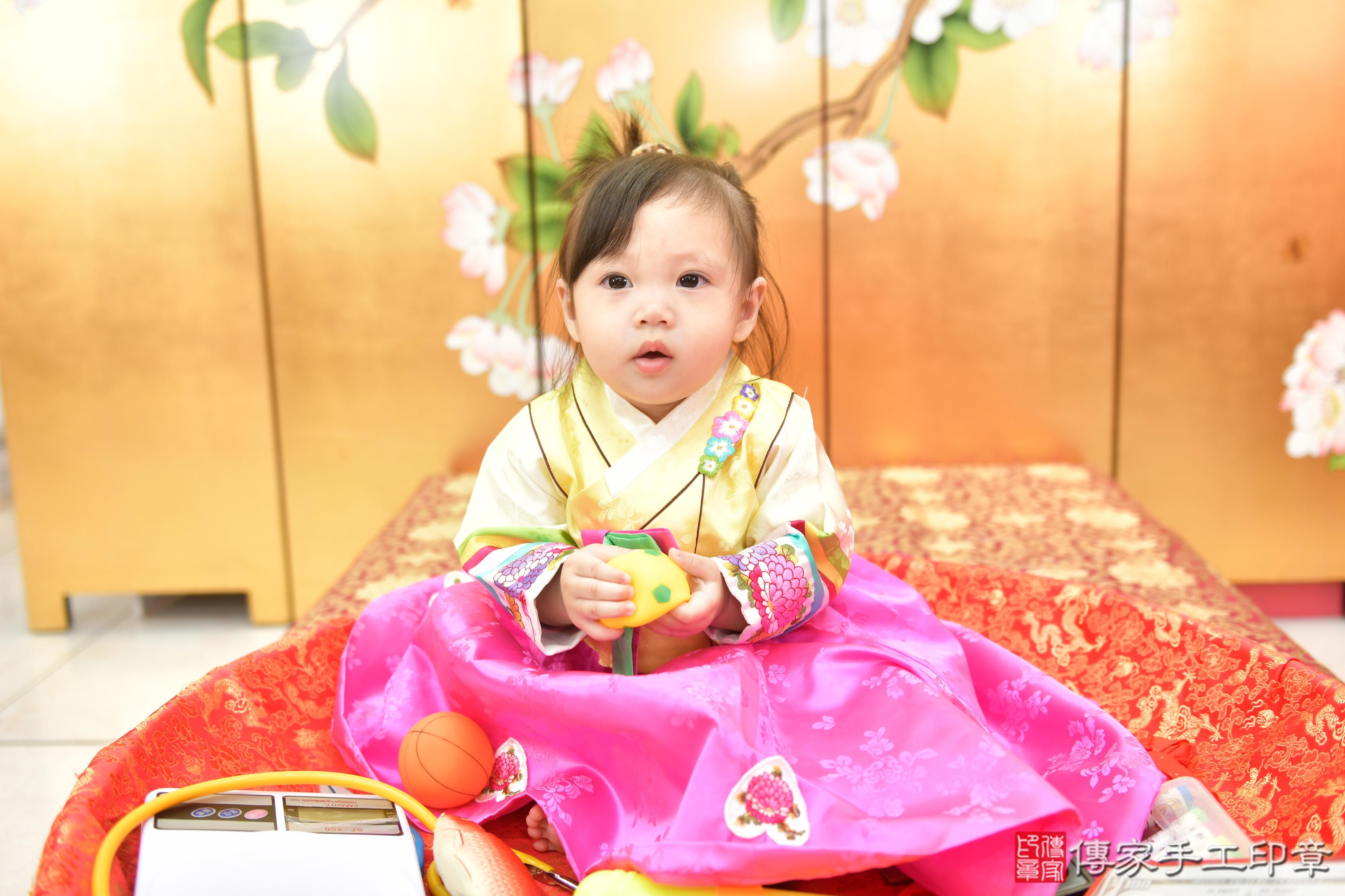 傳家手工印章台中店、抓周、度脺、美式風會場、傳家嬰兒古禮、吉祥話、抓周道具物品24種、拍照。抓周證書。寶寶抓周、滿周歲、生日快樂、祝福