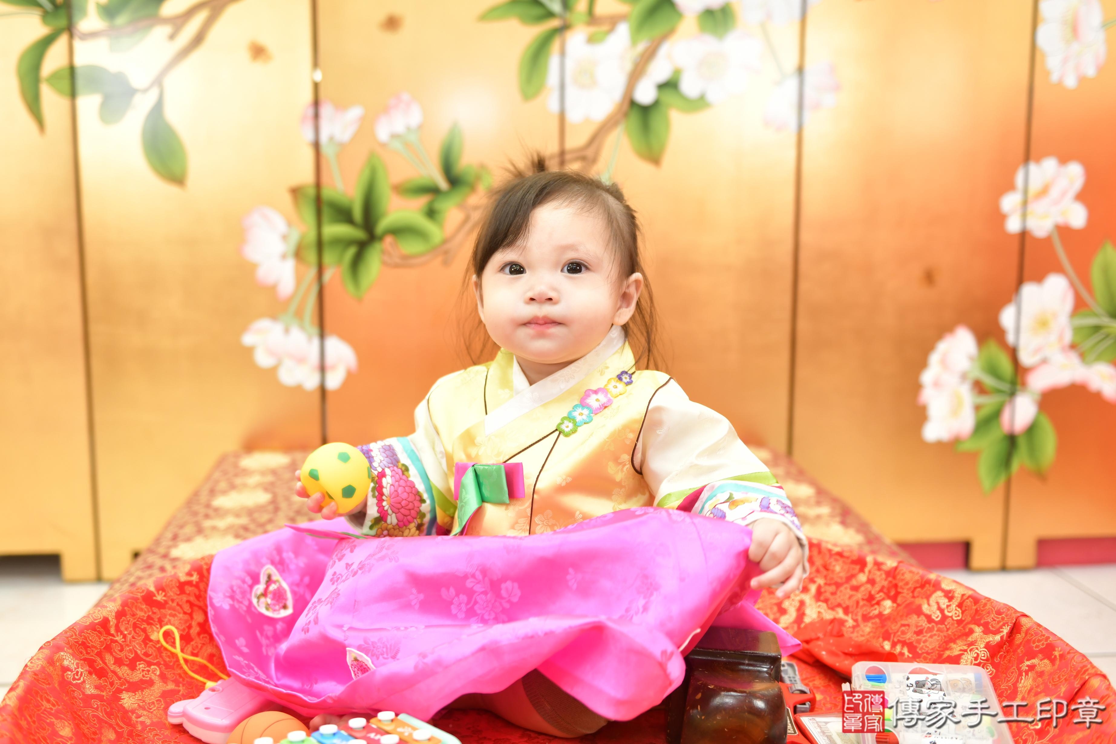 傳家手工印章台中店、抓周、度脺、美式風會場、傳家嬰兒古禮、吉祥話、抓周道具物品24種、拍照。抓周證書。寶寶抓周、滿周歲、生日快樂、祝福