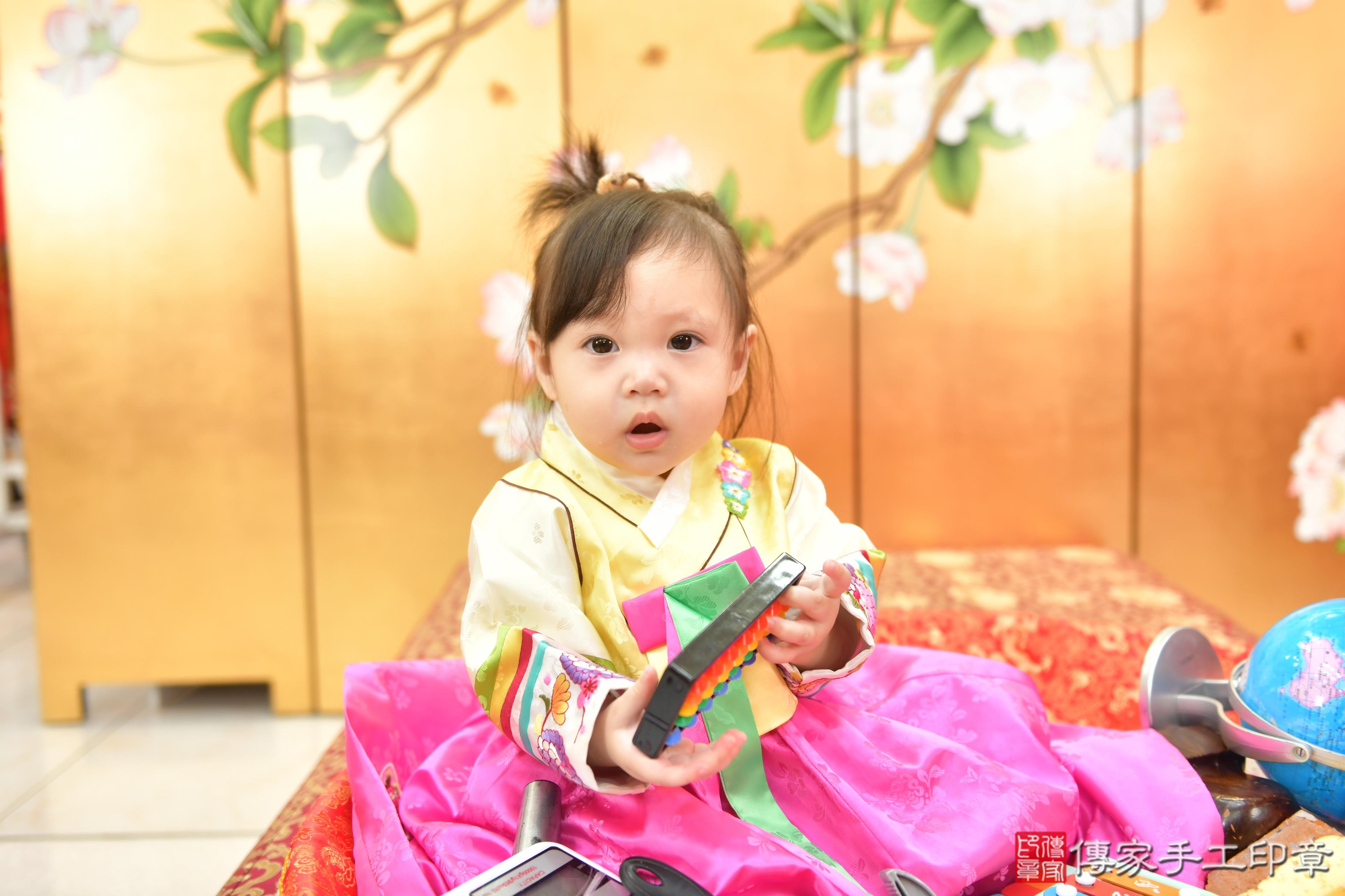傳家手工印章台中店、抓周、度脺、美式風會場、傳家嬰兒古禮、吉祥話、抓周道具物品24種、拍照。抓周證書。寶寶抓周、滿周歲、生日快樂、祝福