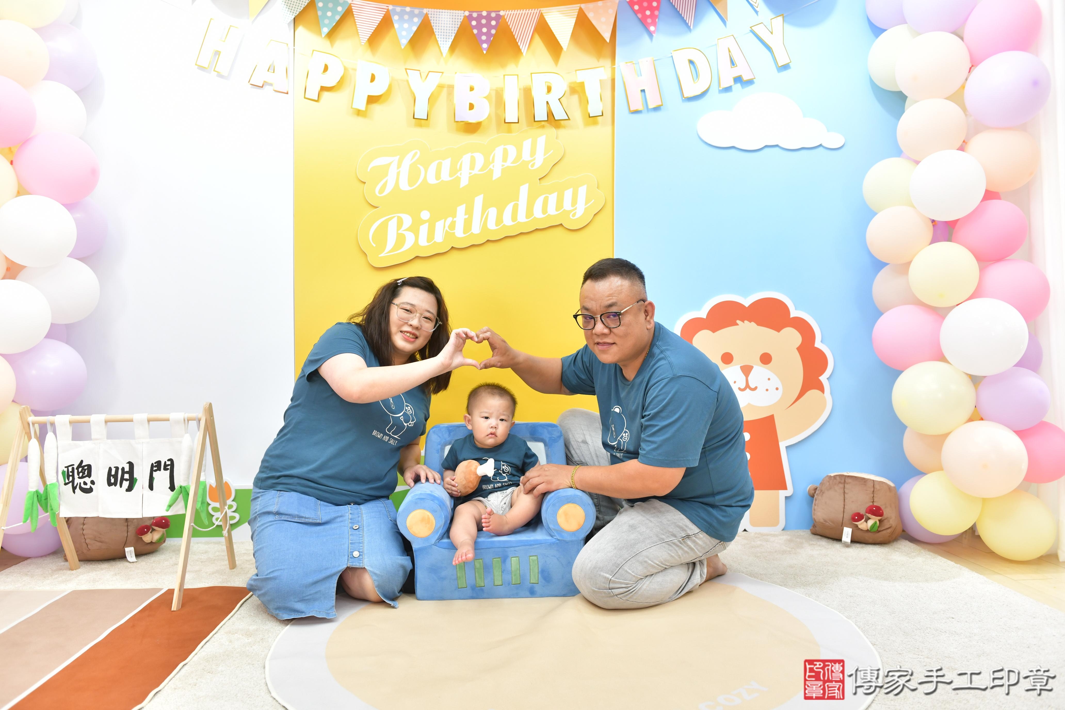 傳家手工印章台中店、抓周、度脺、美式風會場、傳家嬰兒古禮、吉祥話、抓周道具物品24種、拍照。抓周證書。寶寶抓周、滿周歲、生日快樂、祝福