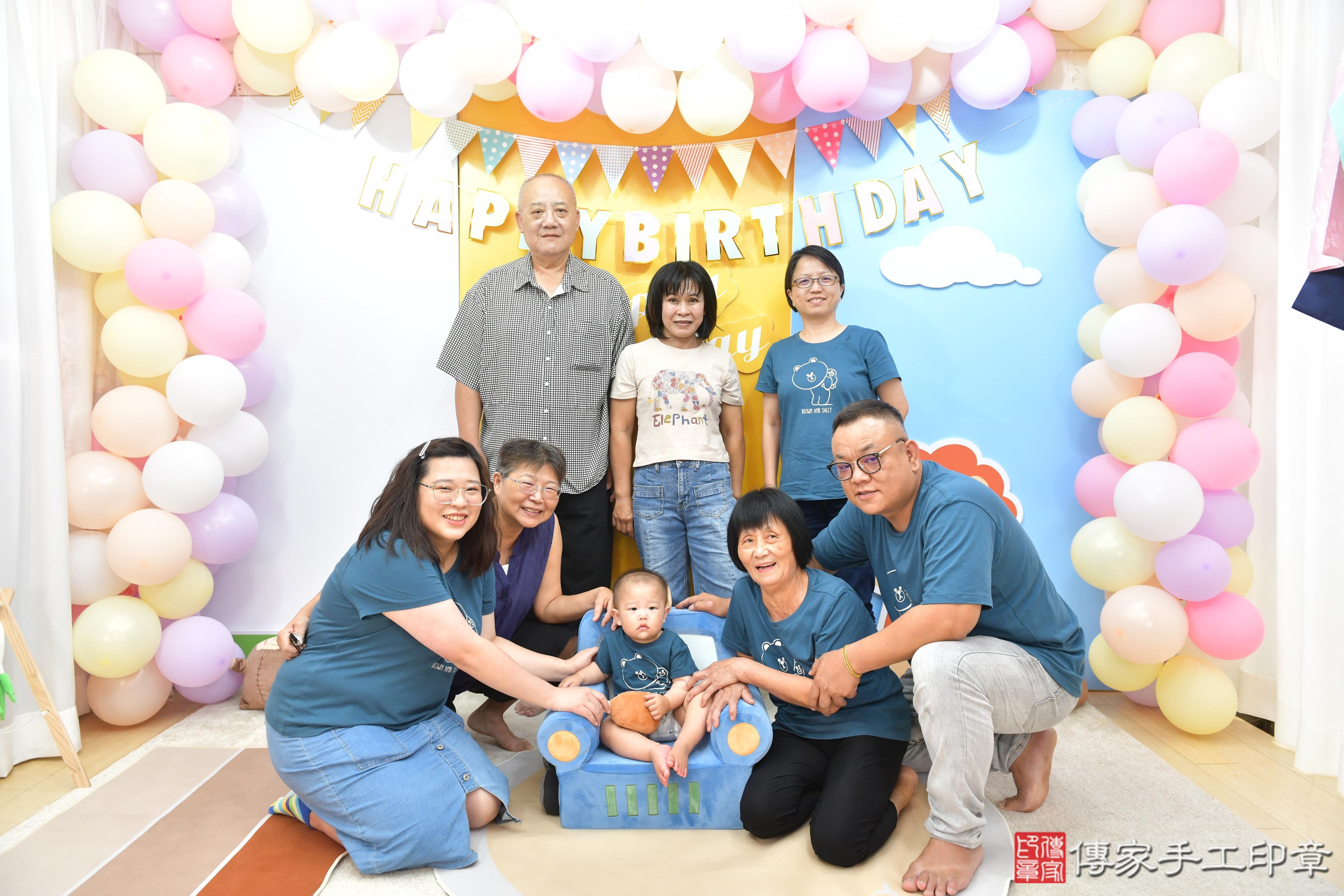 傳家手工印章台中店、抓周、度脺、美式風會場、傳家嬰兒古禮、吉祥話、抓周道具物品24種、拍照。抓周證書。寶寶抓周、滿周歲、生日快樂、祝福