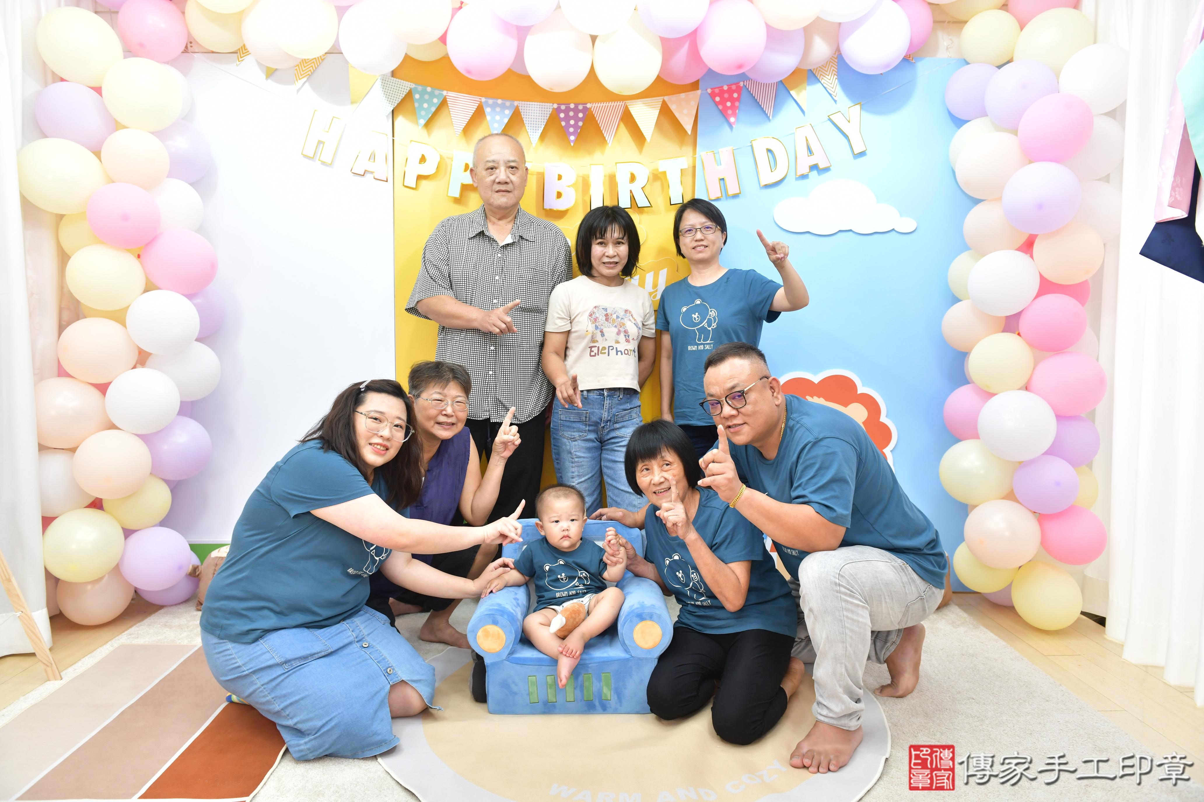 傳家手工印章台中店、抓周、度脺、美式風會場、傳家嬰兒古禮、吉祥話、抓周道具物品24種、拍照。抓周證書。寶寶抓周、滿周歲、生日快樂、祝福