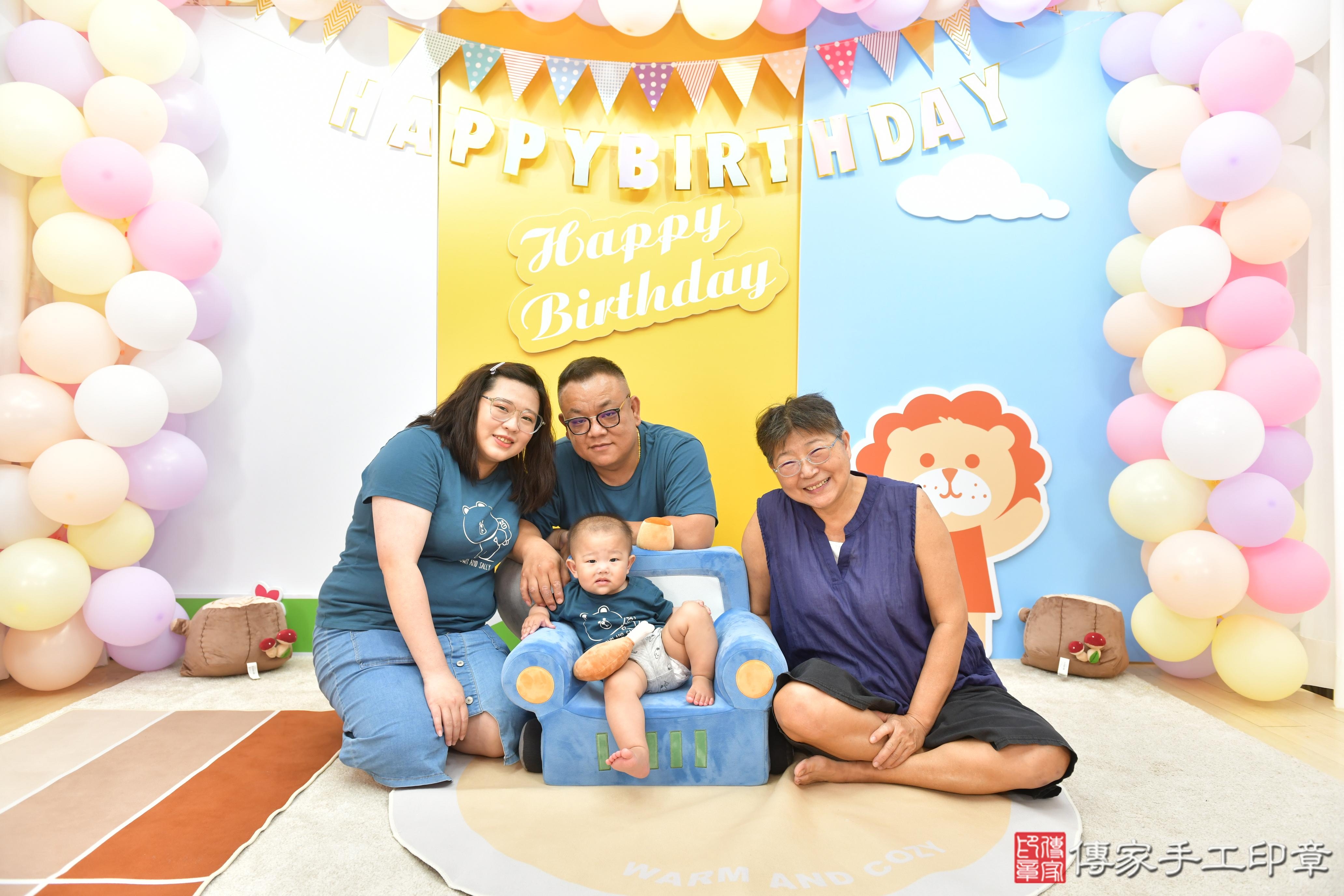 傳家手工印章台中店、抓周、度脺、美式風會場、傳家嬰兒古禮、吉祥話、抓周道具物品24種、拍照。抓周證書。寶寶抓周、滿周歲、生日快樂、祝福