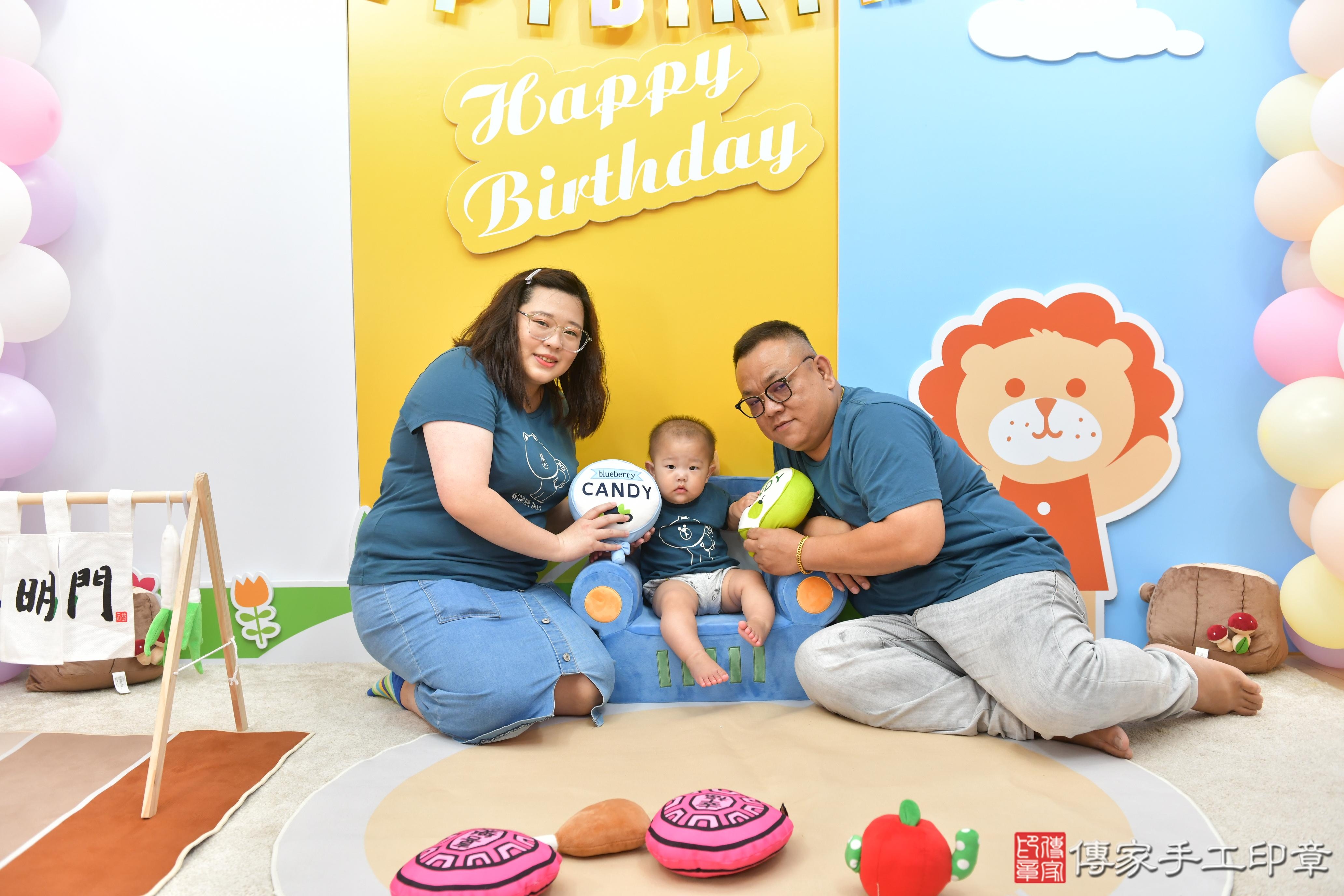 傳家手工印章台中店、抓周、度脺、美式風會場、傳家嬰兒古禮、吉祥話、抓周道具物品24種、拍照。抓周證書。寶寶抓周、滿周歲、生日快樂、祝福