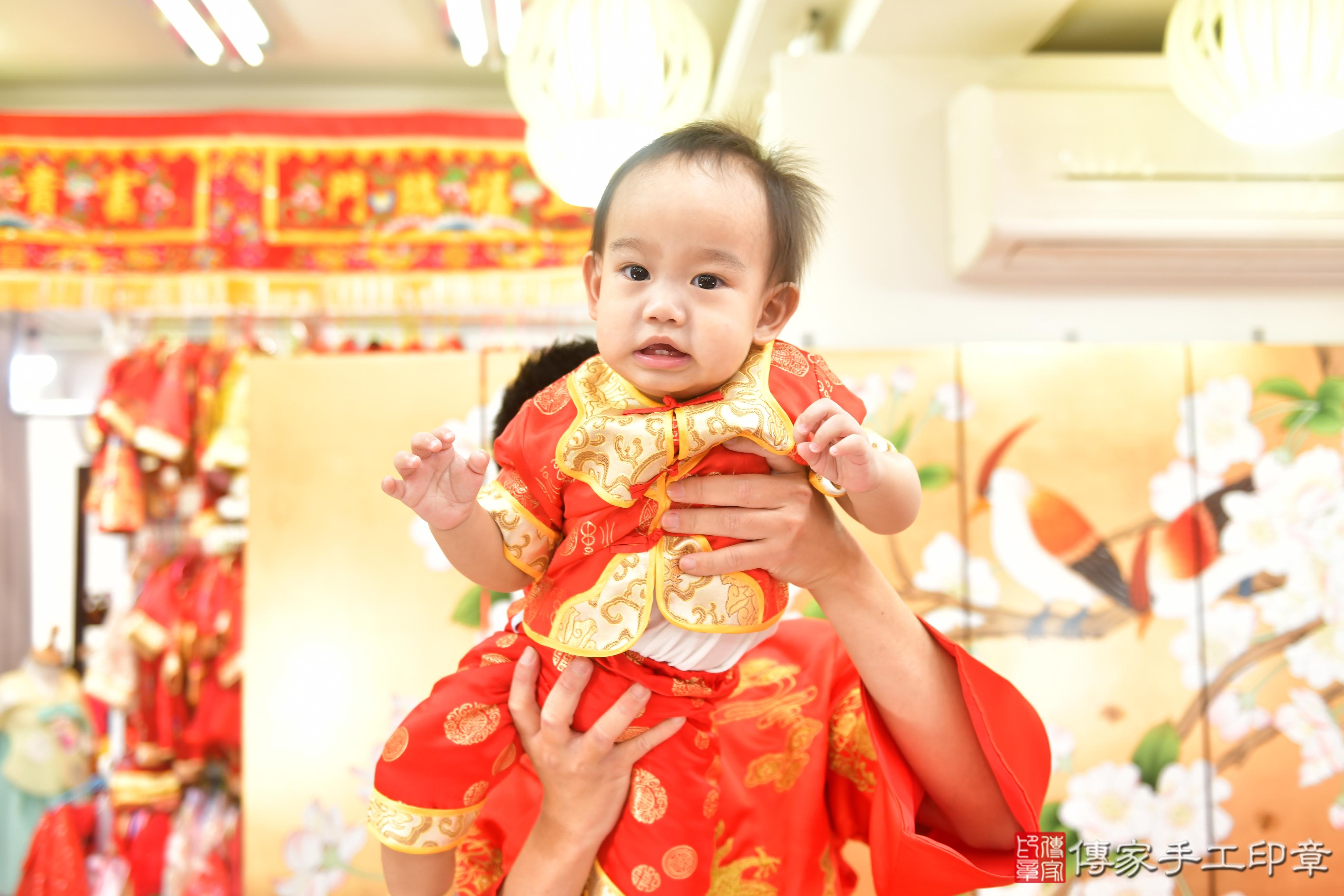 傳家手工印章台中店、抓周、度脺、美式風會場、傳家嬰兒古禮、吉祥話、抓周道具物品24種、拍照。抓周證書。寶寶抓周、滿周歲、生日快樂、祝福 傳家手工印章台中店、抓周、度脺、美式風會場、傳家嬰兒古禮、吉祥話、抓周道具物品24種、拍照。抓周證書。寶寶抓周、滿周歲、生日快樂、祝福