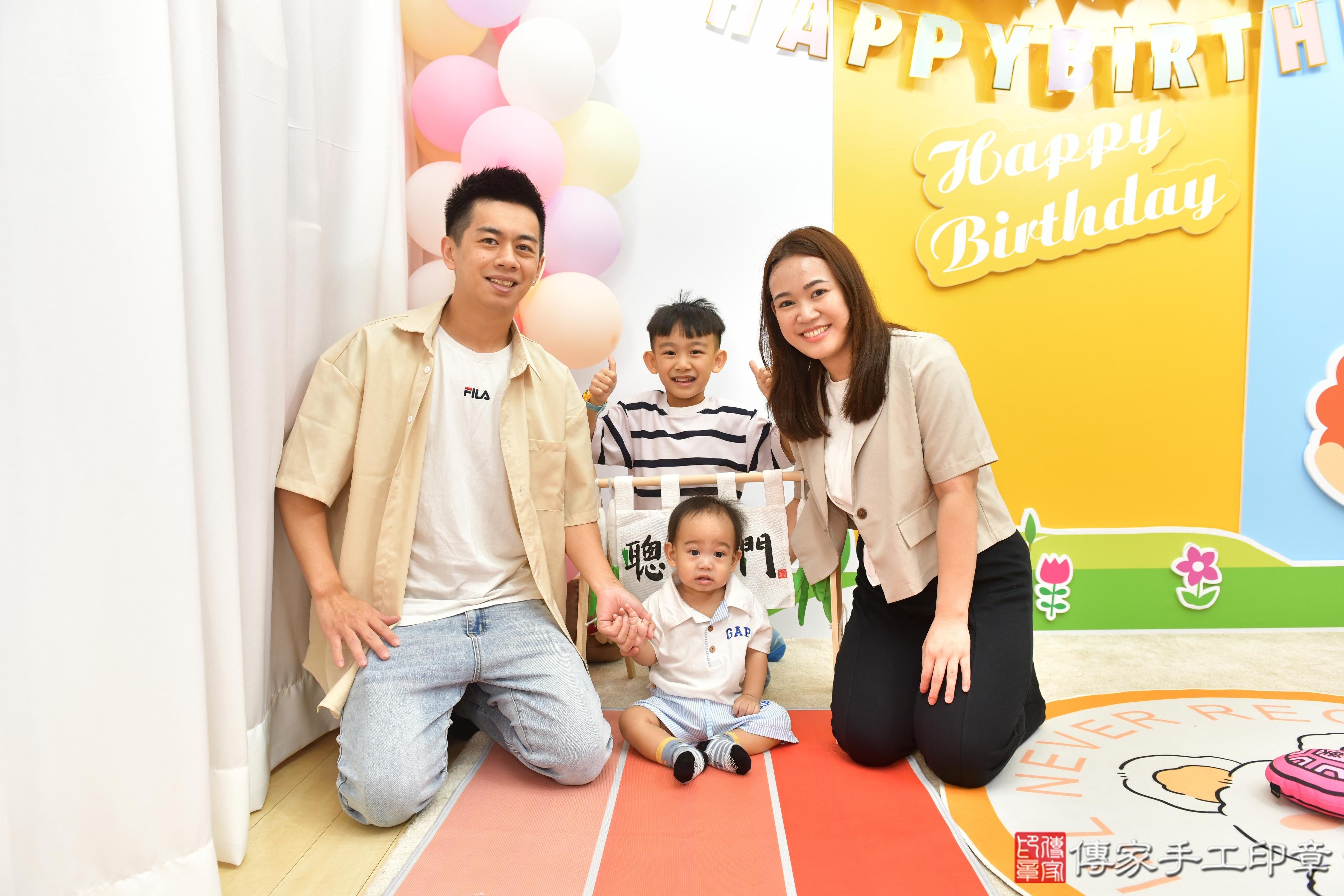 傳家手工印章台中店、抓周、度脺、美式風會場、傳家嬰兒古禮、吉祥話、抓周道具物品24種、拍照。抓周證書。寶寶抓周、滿周歲、生日快樂、祝福 傳家手工印章台中店、抓周、度脺、美式風會場、傳家嬰兒古禮、吉祥話、抓周道具物品24種、拍照。抓周證書。寶寶抓周、滿周歲、生日快樂、祝福