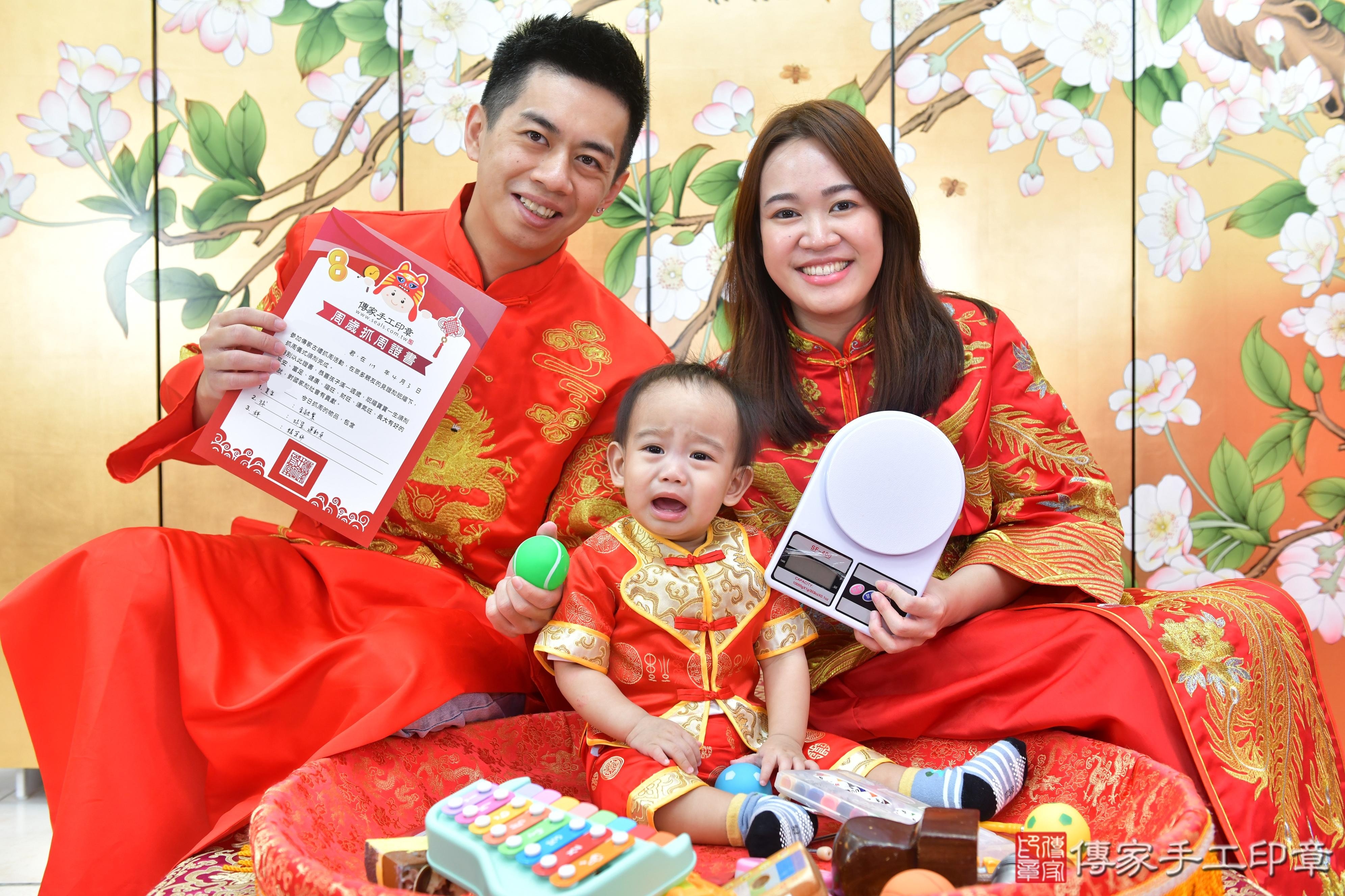 傳家手工印章台中店、抓周、度脺、美式風會場、傳家嬰兒古禮、吉祥話、抓周道具物品24種、拍照。抓周證書。寶寶抓周、滿周歲、生日快樂、祝福 傳家手工印章台中店、抓周、度脺、美式風會場、傳家嬰兒古禮、吉祥話、抓周道具物品24種、拍照。抓周證書。寶寶抓周、滿周歲、生日快樂、祝福