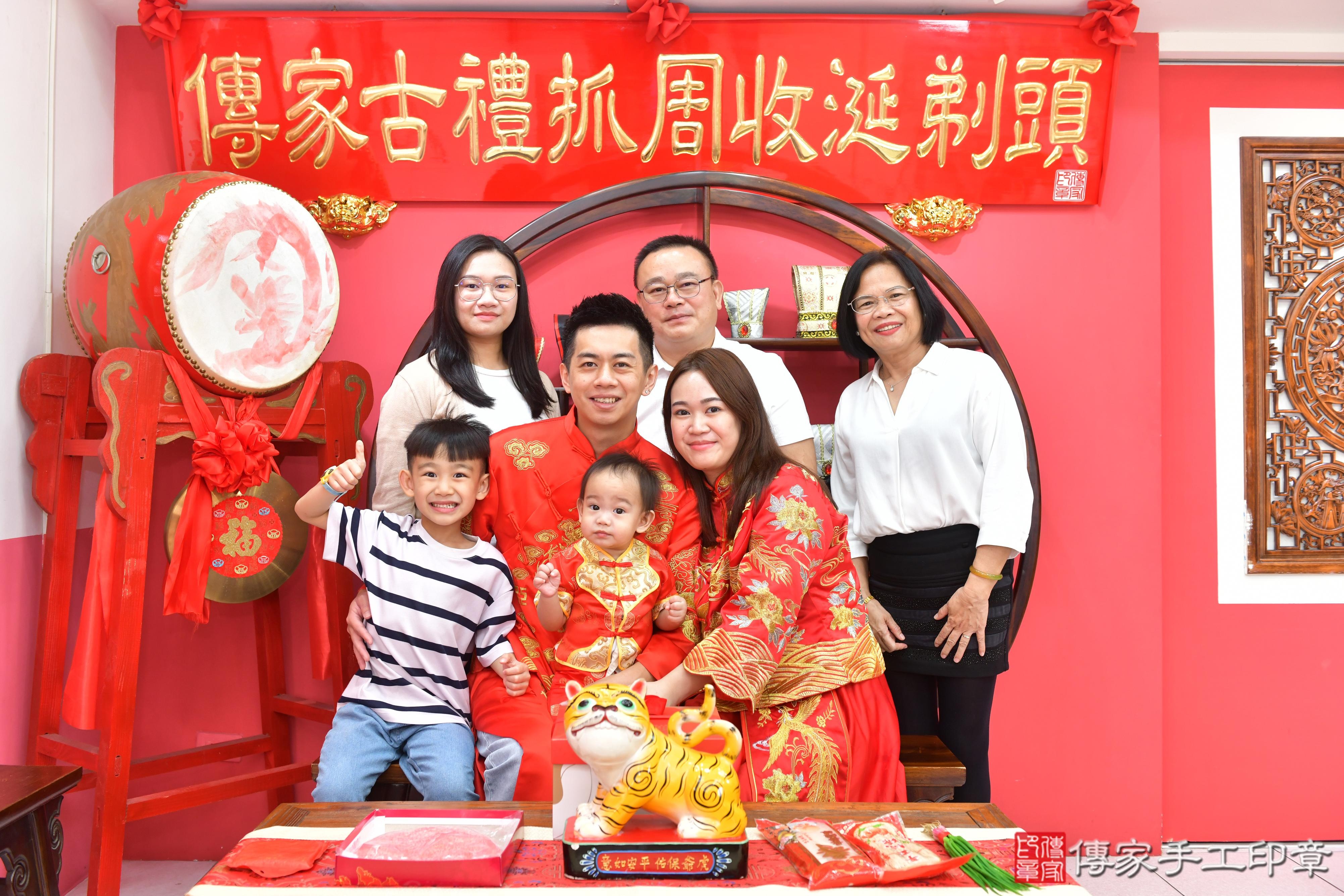 傳家手工印章台中店、抓周、度脺、美式風會場、傳家嬰兒古禮、吉祥話、抓周道具物品24種、拍照。抓周證書。寶寶抓周、滿周歲、生日快樂、祝福 傳家手工印章台中店、抓周、度脺、美式風會場、傳家嬰兒古禮、吉祥話、抓周道具物品24種、拍照。抓周證書。寶寶抓周、滿周歲、生日快樂、祝福