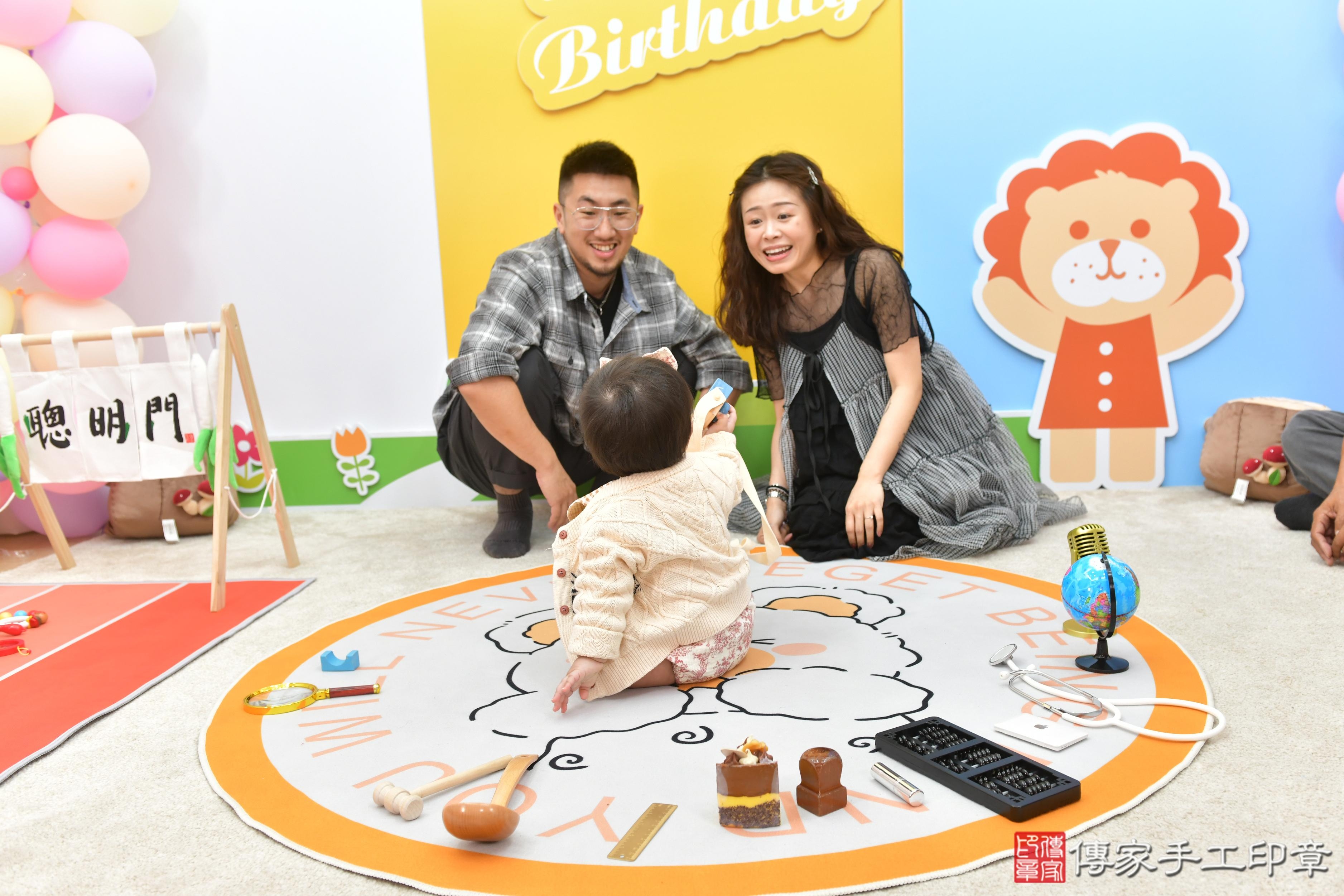 傳家手工印章台中店、抓周、度脺、美式風會場、傳家嬰兒古禮、吉祥話、抓周道具物品24種、拍照。抓周證書。寶寶抓周、滿周歲、生日快樂、祝福 傳家手工印章台中店、抓周、度脺、美式風會場、傳家嬰兒古禮、吉祥話、抓周道具物品24種、拍照。抓周證書。寶寶抓周、滿周歲、生日快樂、祝福