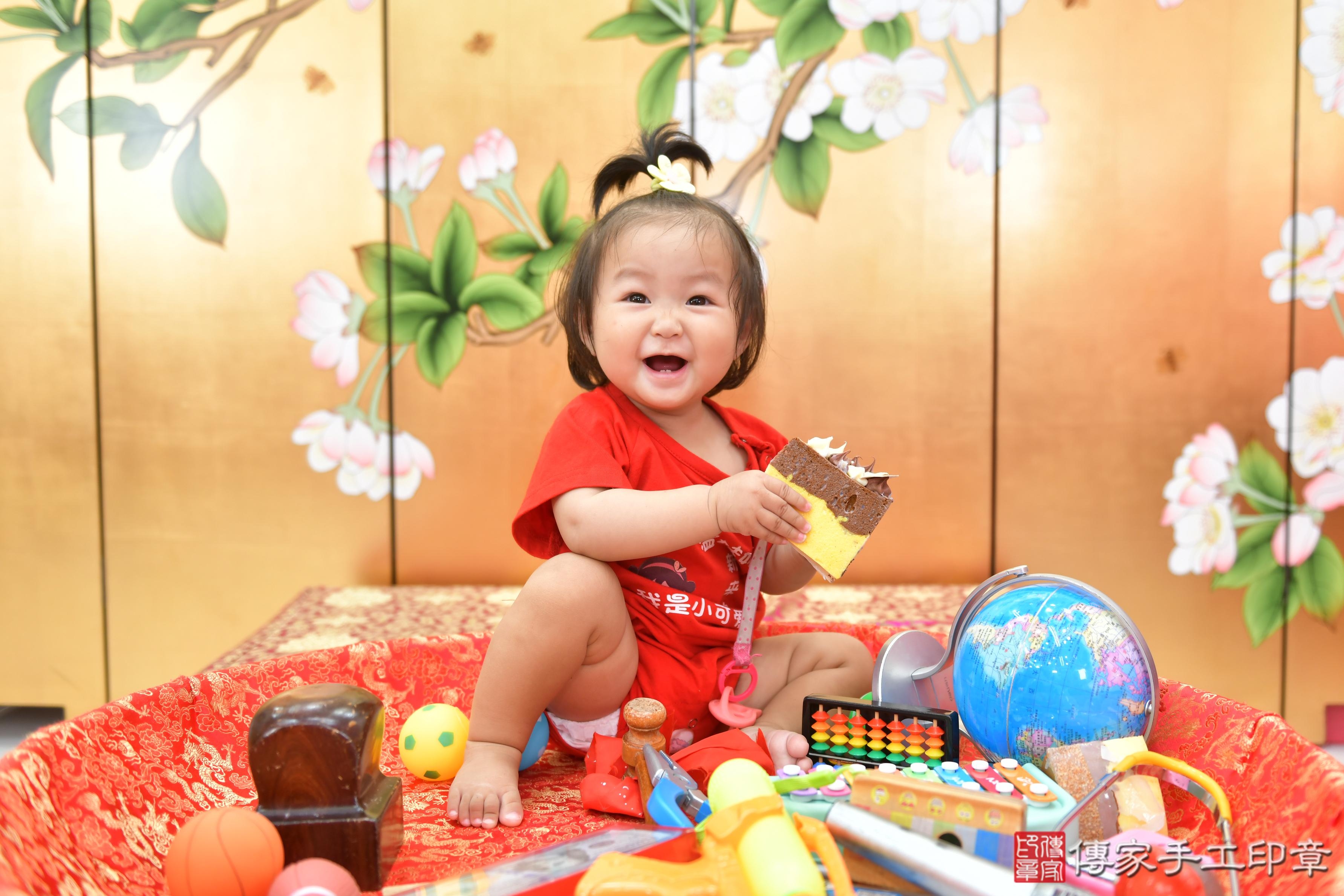 傳家手工印章台中店、抓周、度脺、美式風會場、傳家嬰兒古禮、吉祥話、抓周道具物品24種、拍照。抓周證書。寶寶抓周、滿周歲、生日快樂、祝福 傳家手工印章台中店、抓周、度脺、美式風會場、傳家嬰兒古禮、吉祥話、抓周道具物品24種、拍照。抓周證書。寶寶抓周、滿周歲、生日快樂、祝福