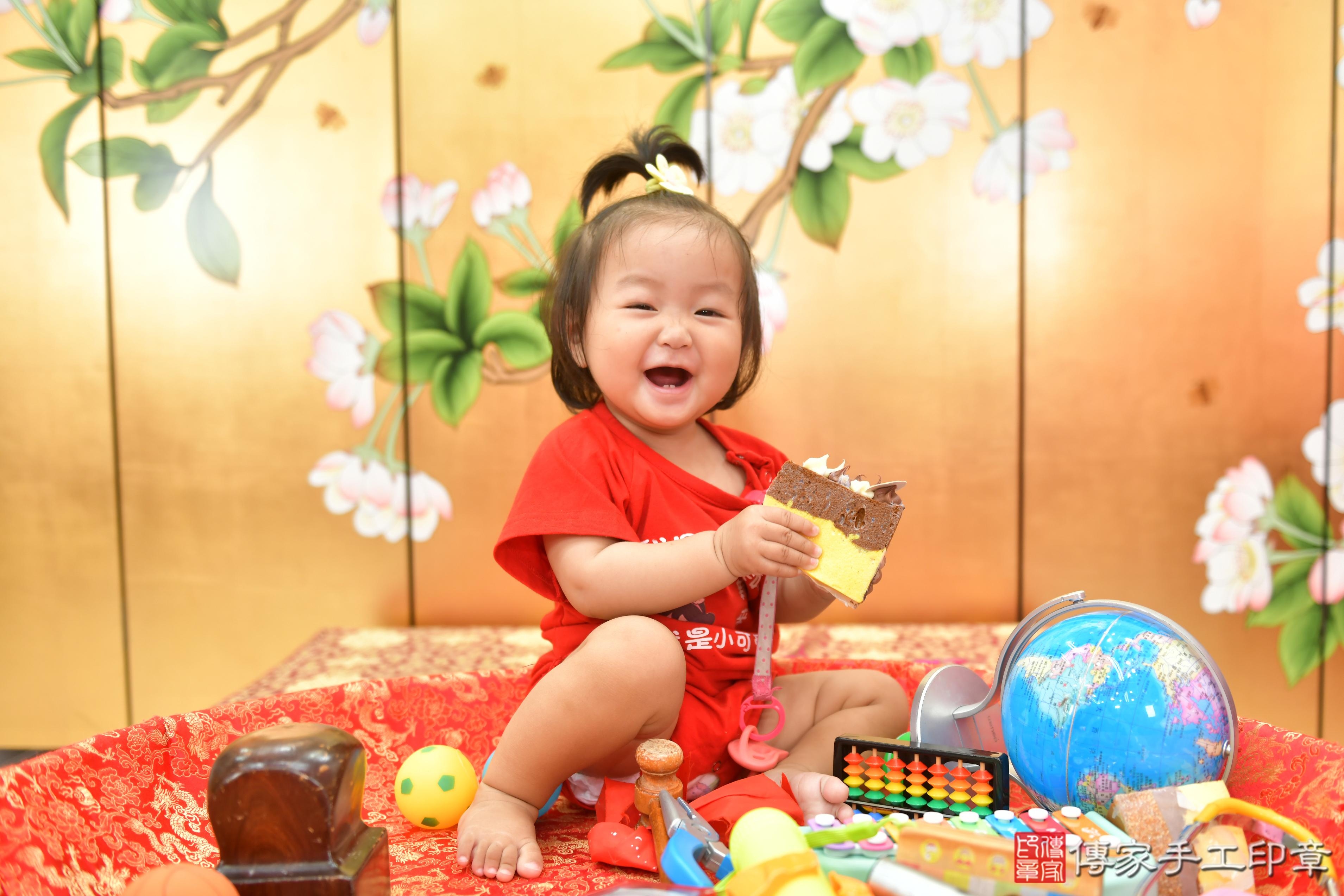 傳家手工印章台中店、抓周、度脺、美式風會場、傳家嬰兒古禮、吉祥話、抓周道具物品24種、拍照。抓周證書。寶寶抓周、滿周歲、生日快樂、祝福 傳家手工印章台中店、抓周、度脺、美式風會場、傳家嬰兒古禮、吉祥話、抓周道具物品24種、拍照。抓周證書。寶寶抓周、滿周歲、生日快樂、祝福