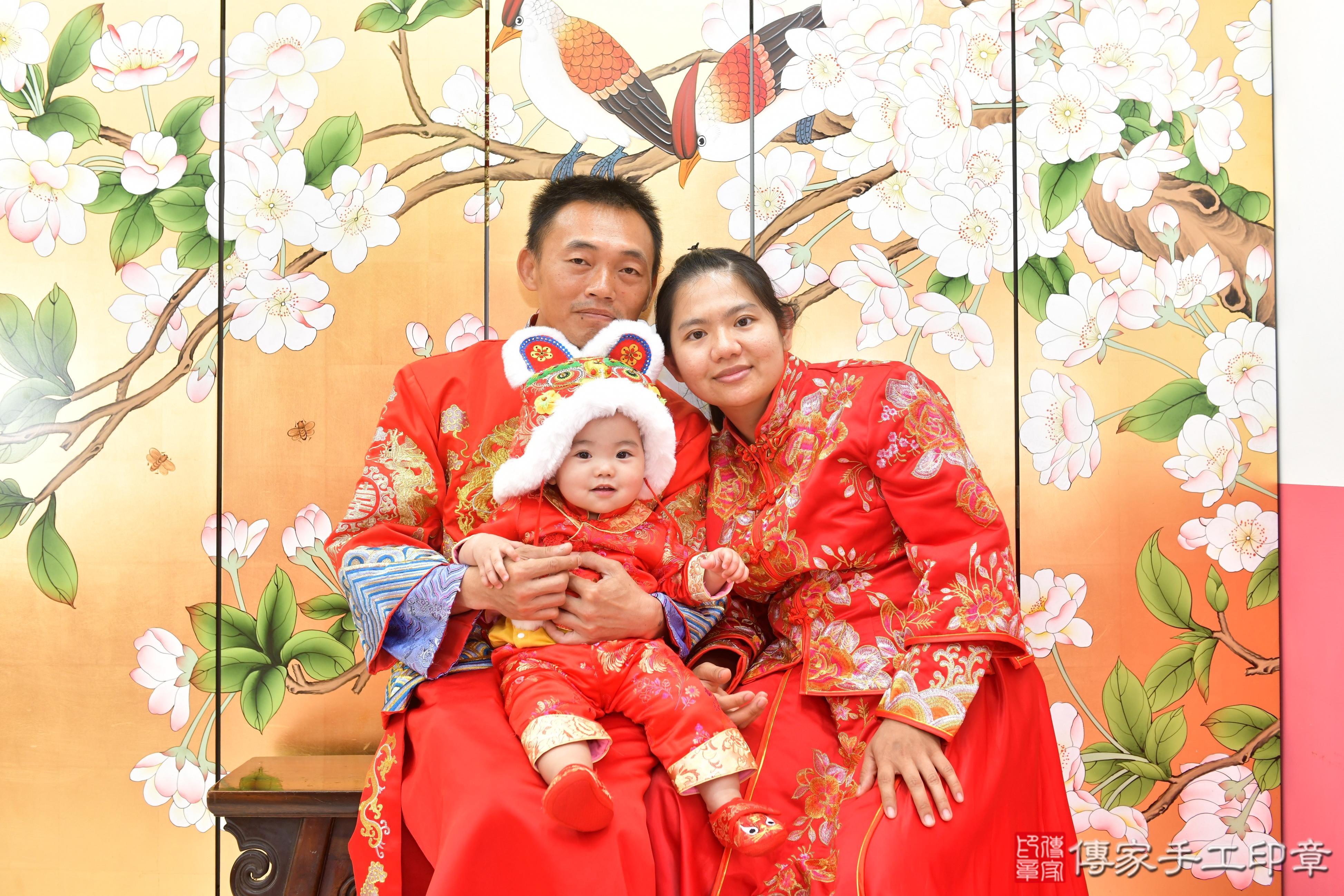 傳家手工印章台中店、抓周、度脺、美式風會場、傳家嬰兒古禮、吉祥話、抓周道具物品24種、拍照。抓周證書。寶寶抓周、滿周歲、生日快樂、祝福