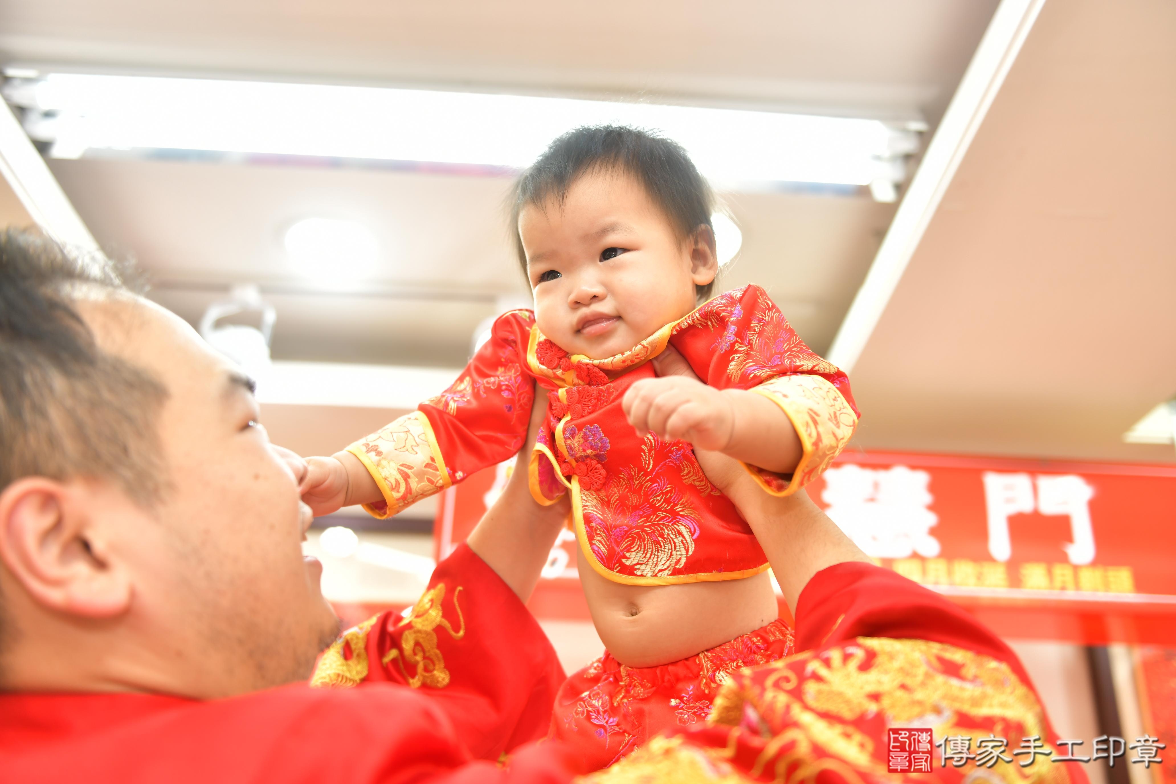 傳家手工印章台中店、抓周、度脺、美式風會場、傳家嬰兒古禮、吉祥話、抓周道具物品24種、拍照。抓周證書。寶寶抓周、滿周歲、生日快樂、祝福