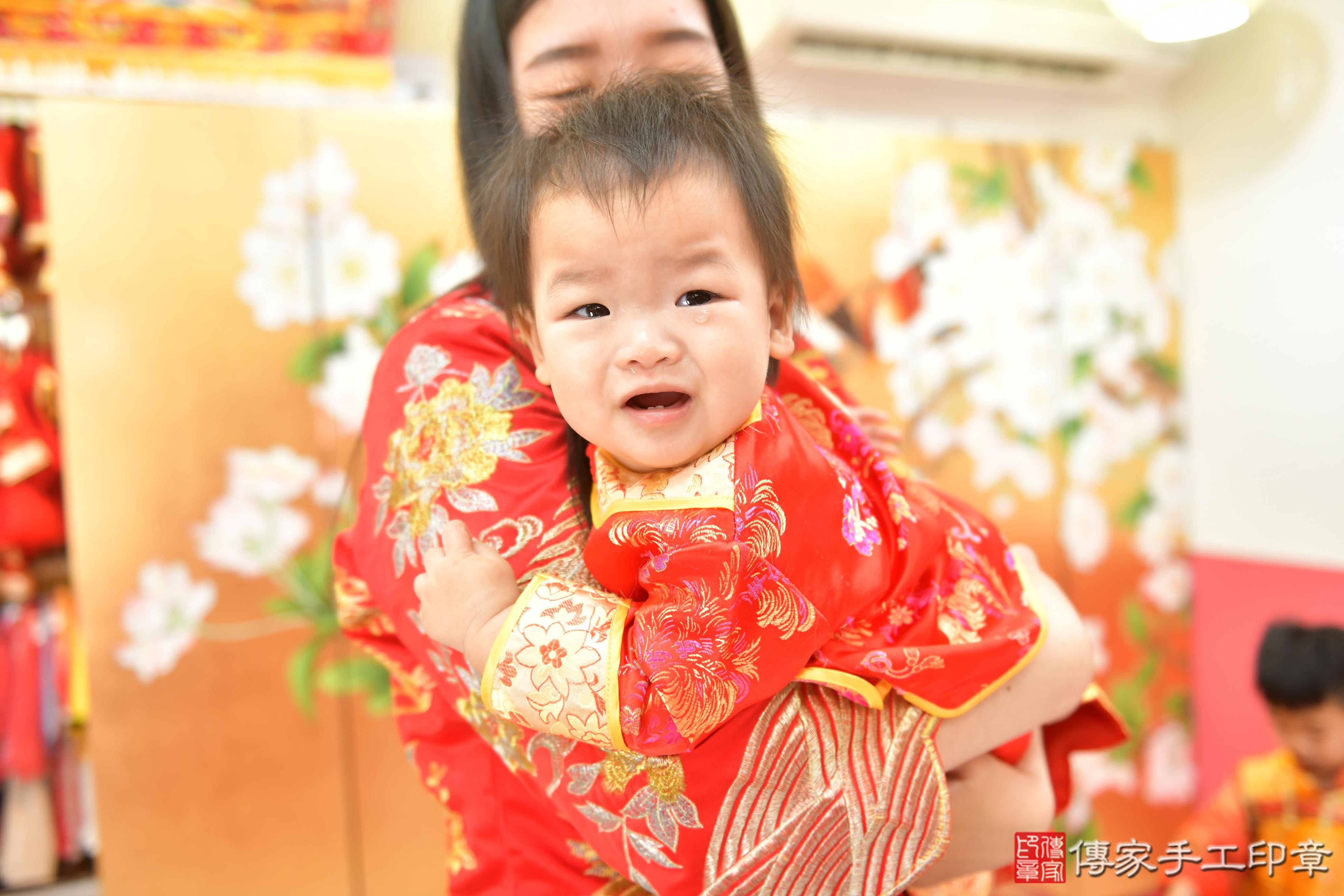 傳家手工印章台中店、抓周、度脺、美式風會場、傳家嬰兒古禮、吉祥話、抓周道具物品24種、拍照。抓周證書。寶寶抓周、滿周歲、生日快樂、祝福