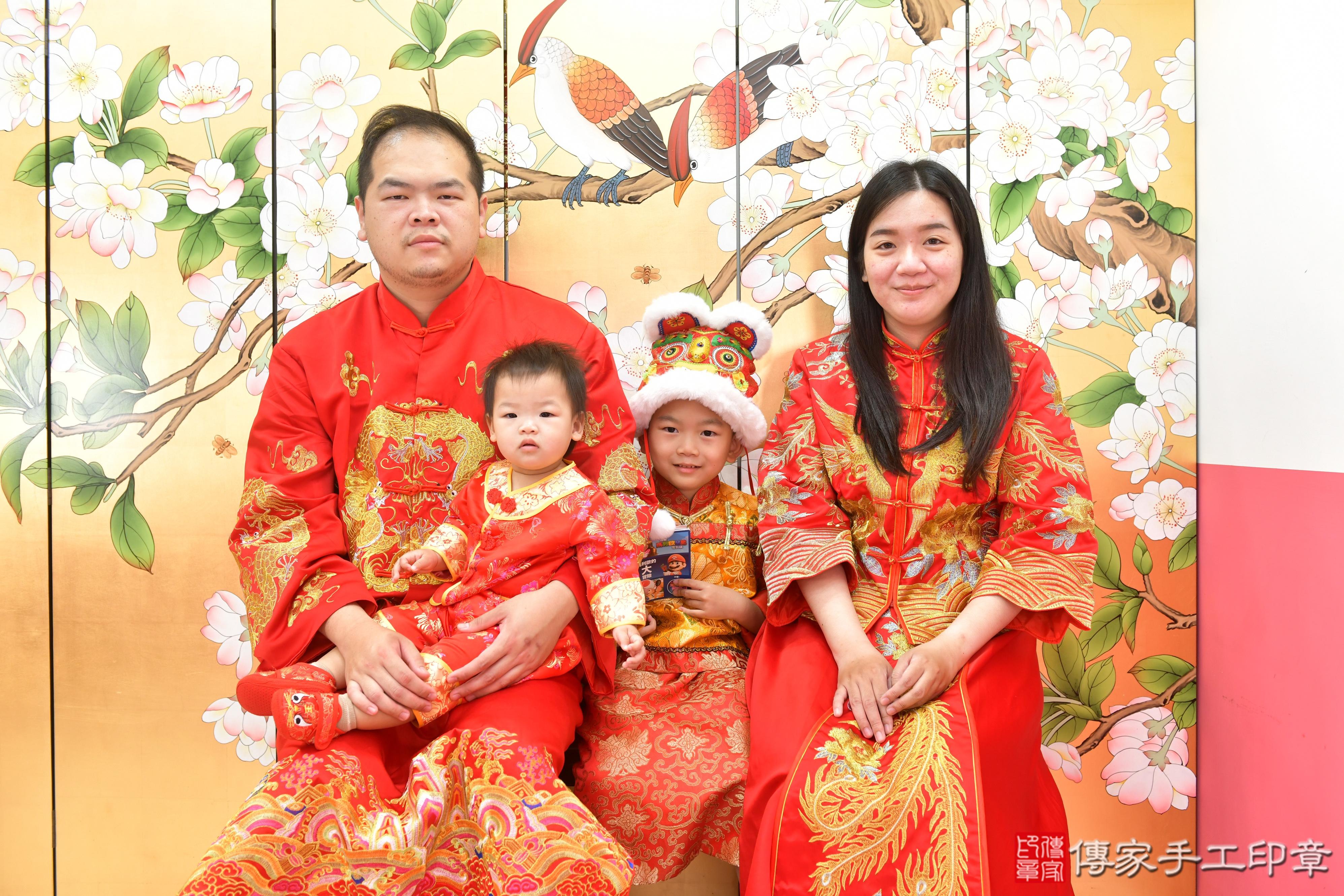 傳家手工印章台中店、抓周、度脺、美式風會場、傳家嬰兒古禮、吉祥話、抓周道具物品24種、拍照。抓周證書。寶寶抓周、滿周歲、生日快樂、祝福