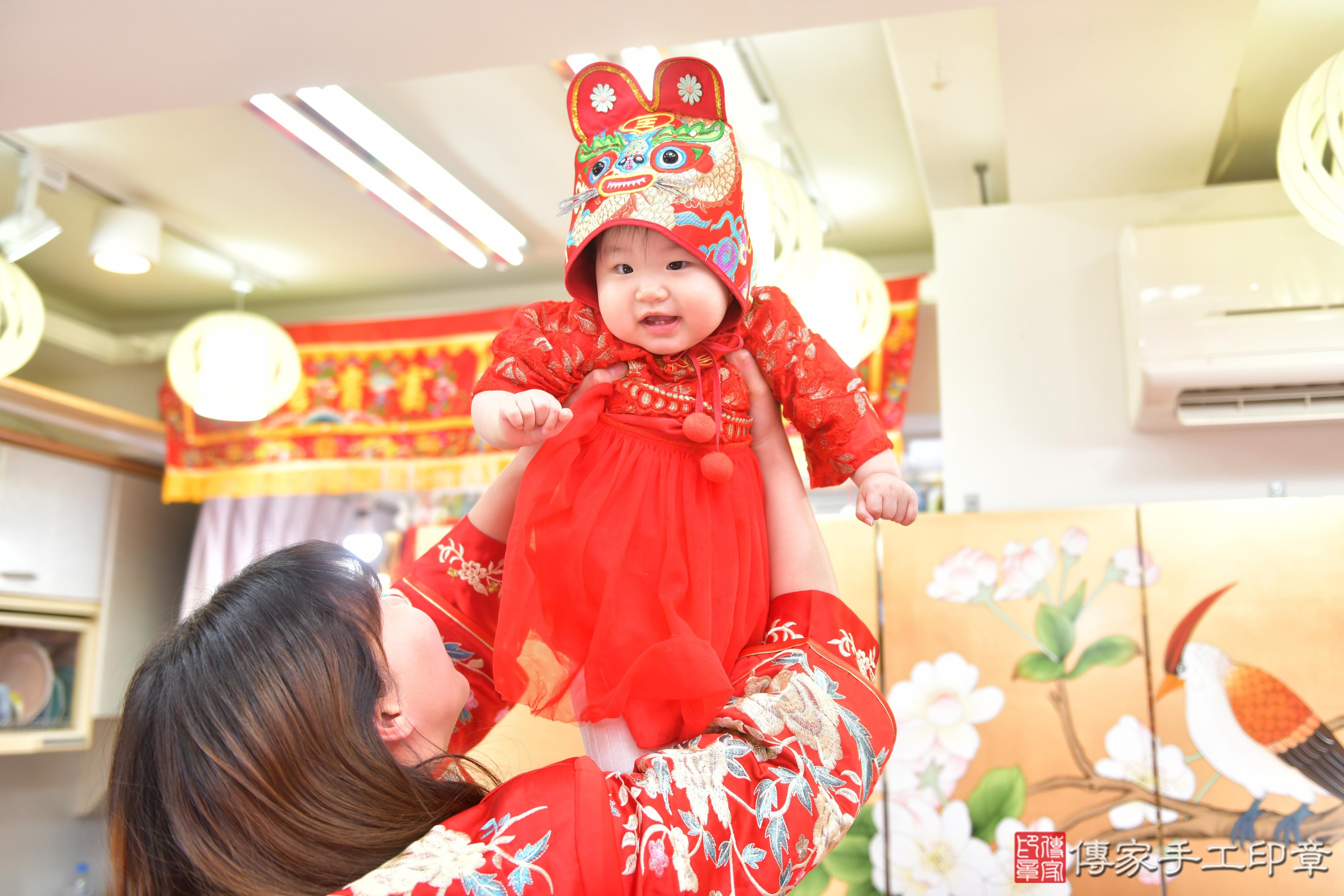 傳家手工印章台中店、抓周、度脺、美式風會場、傳家嬰兒古禮、吉祥話、抓周道具物品24種、拍照。抓周證書。寶寶抓周、滿周歲、生日快樂、祝福 傳家手工印章台中店、抓周、度脺、美式風會場、傳家嬰兒古禮、吉祥話、抓周道具物品24種、拍照。抓周證書。寶寶抓周、滿周歲、生日快樂、祝福