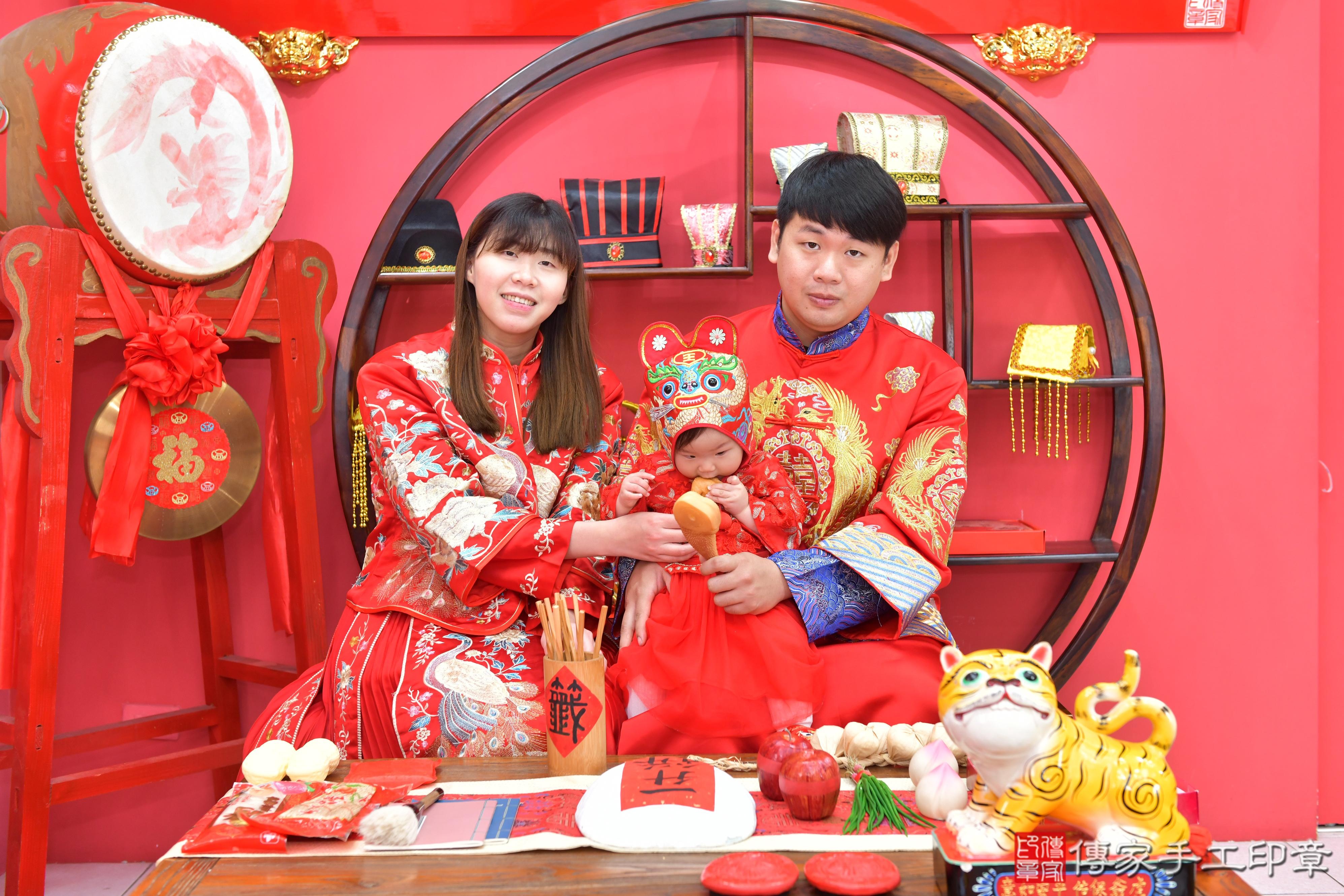 傳家手工印章台中店、抓周、度脺、美式風會場、傳家嬰兒古禮、吉祥話、抓周道具物品24種、拍照。抓周證書。寶寶抓周、滿周歲、生日快樂、祝福 傳家手工印章台中店、抓周、度脺、美式風會場、傳家嬰兒古禮、吉祥話、抓周道具物品24種、拍照。抓周證書。寶寶抓周、滿周歲、生日快樂、祝福