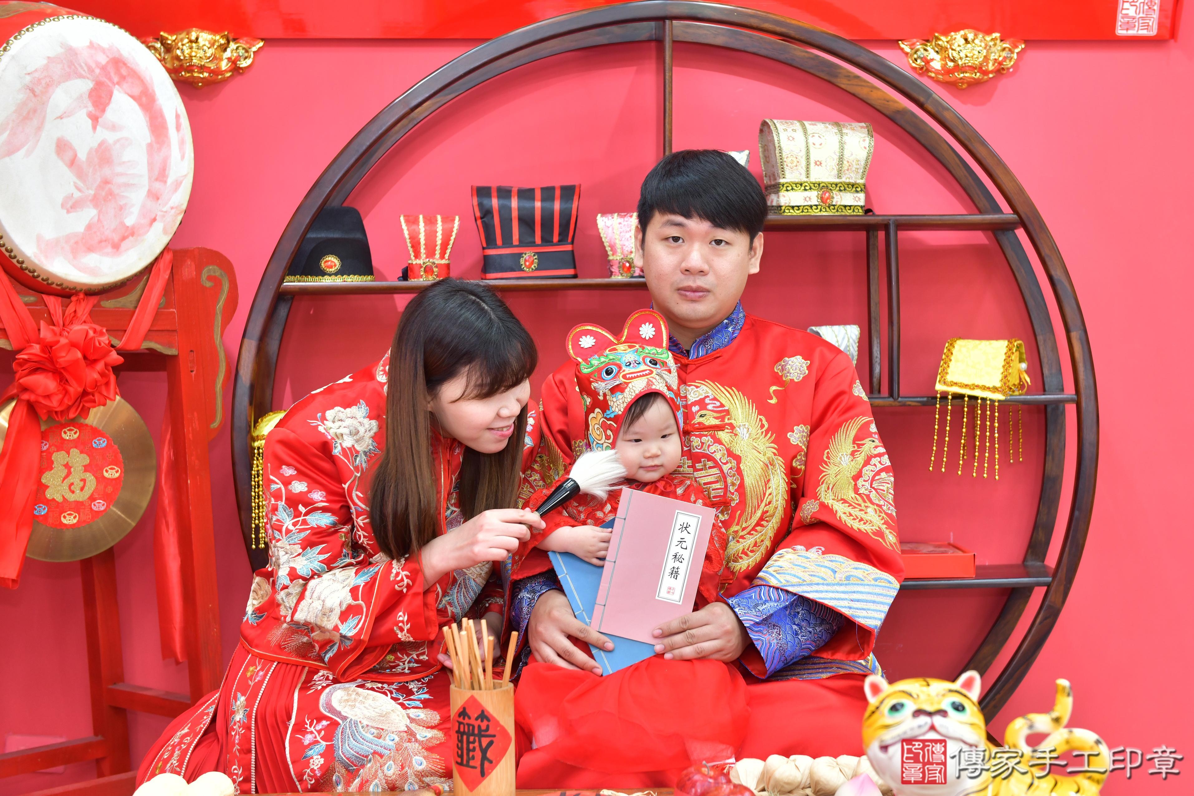 傳家手工印章台中店、抓周、度脺、美式風會場、傳家嬰兒古禮、吉祥話、抓周道具物品24種、拍照。抓周證書。寶寶抓周、滿周歲、生日快樂、祝福 傳家手工印章台中店、抓周、度脺、美式風會場、傳家嬰兒古禮、吉祥話、抓周道具物品24種、拍照。抓周證書。寶寶抓周、滿周歲、生日快樂、祝福