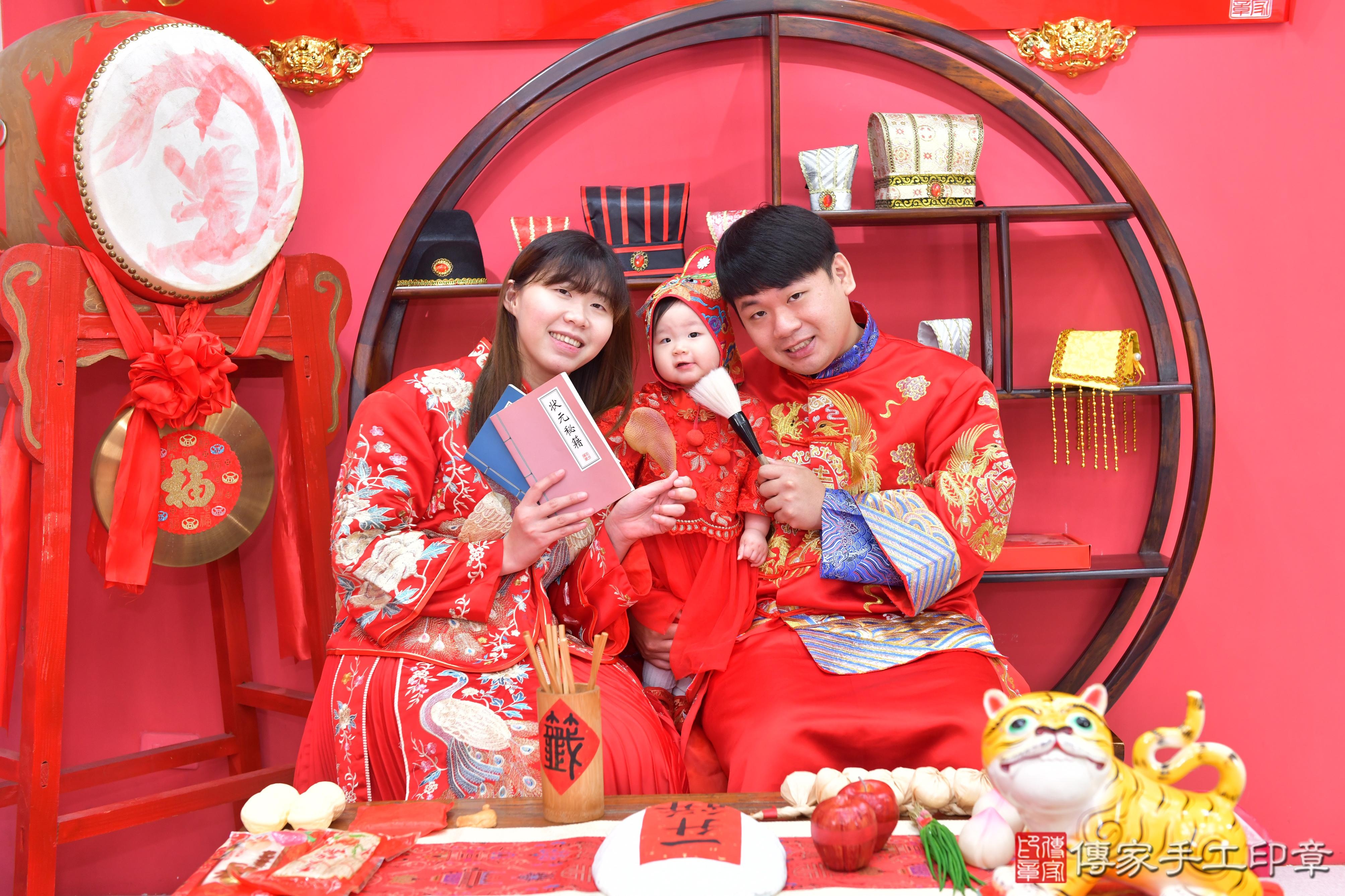 傳家手工印章台中店、抓周、度脺、美式風會場、傳家嬰兒古禮、吉祥話、抓周道具物品24種、拍照。抓周證書。寶寶抓周、滿周歲、生日快樂、祝福 傳家手工印章台中店、抓周、度脺、美式風會場、傳家嬰兒古禮、吉祥話、抓周道具物品24種、拍照。抓周證書。寶寶抓周、滿周歲、生日快樂、祝福