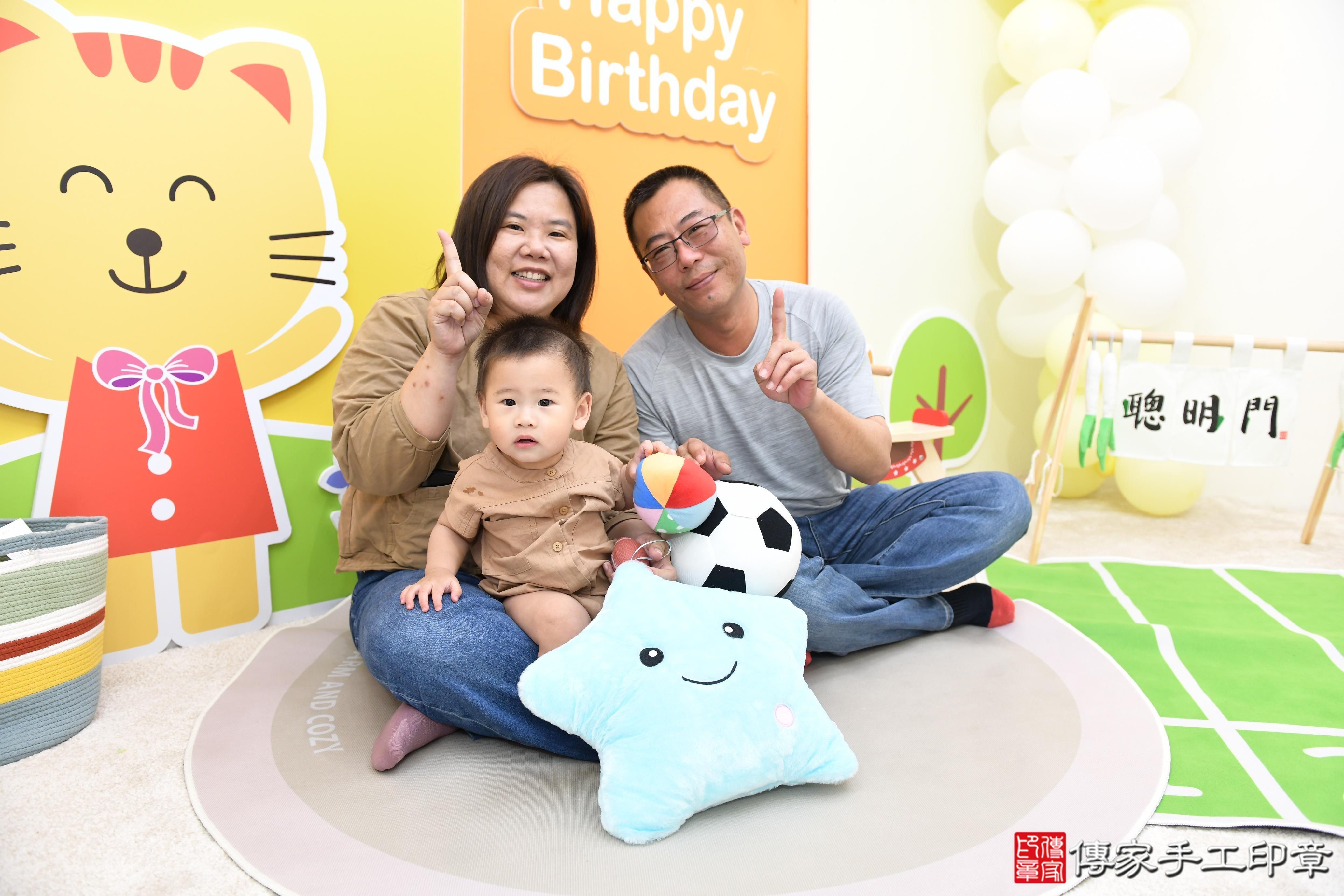 傳家手工印章台南店、抓周、度脺、美式風會場、傳家嬰兒古禮、吉祥話、抓周道具物品24種、拍照。抓周證書。寶寶抓周、滿周歲、生日快樂、祝福 傳家手工印章台南店、抓周、度脺、美式風會場、傳家嬰兒古禮、吉祥話、抓周道具物品24種、拍照。抓周證書。寶寶抓周、滿周歲、生日快樂、祝福