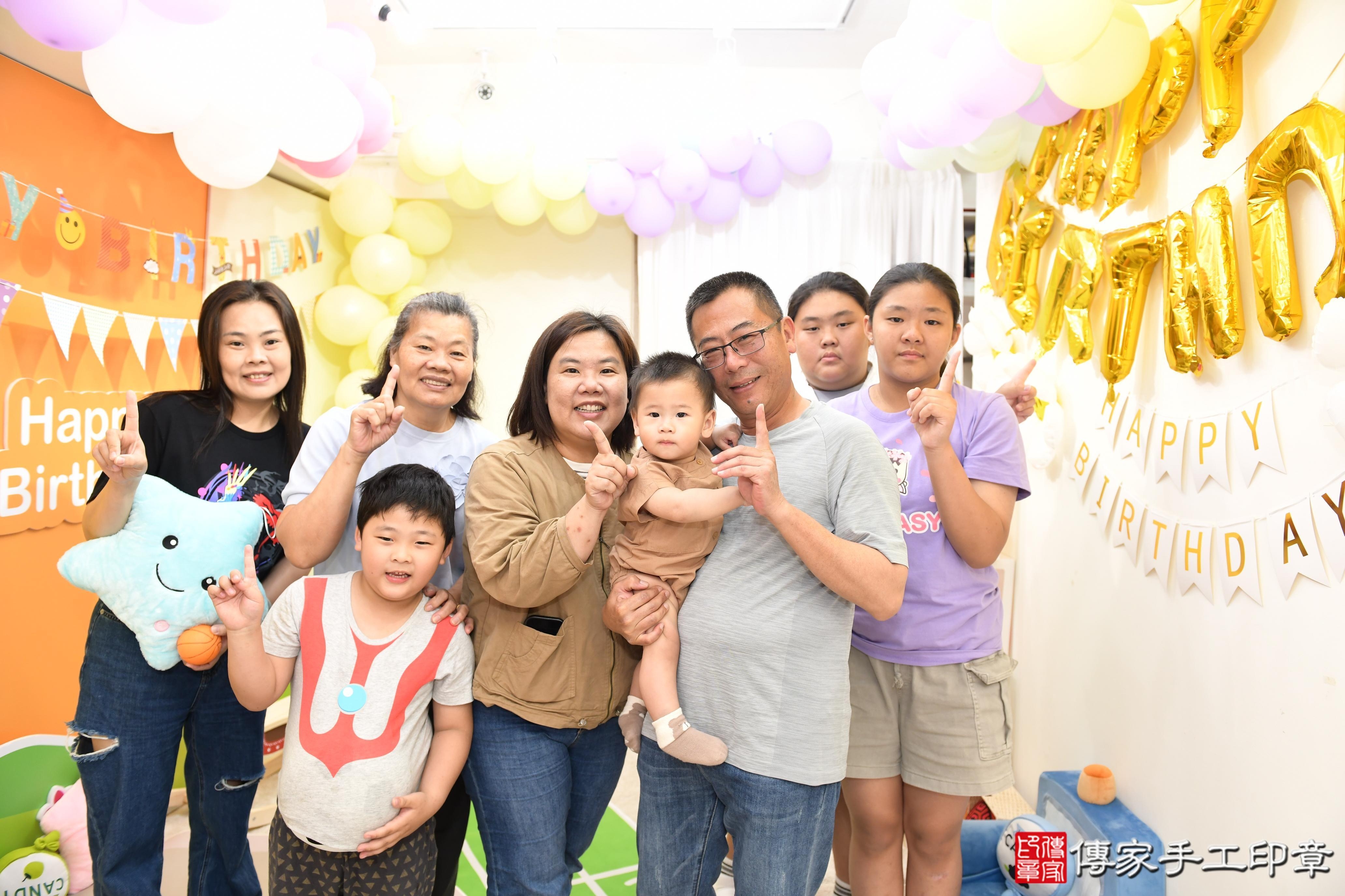 傳家手工印章台南店、抓周、度脺、美式風會場、傳家嬰兒古禮、吉祥話、抓周道具物品24種、拍照。抓周證書。寶寶抓周、滿周歲、生日快樂、祝福 傳家手工印章台南店、抓周、度脺、美式風會場、傳家嬰兒古禮、吉祥話、抓周道具物品24種、拍照。抓周證書。寶寶抓周、滿周歲、生日快樂、祝福