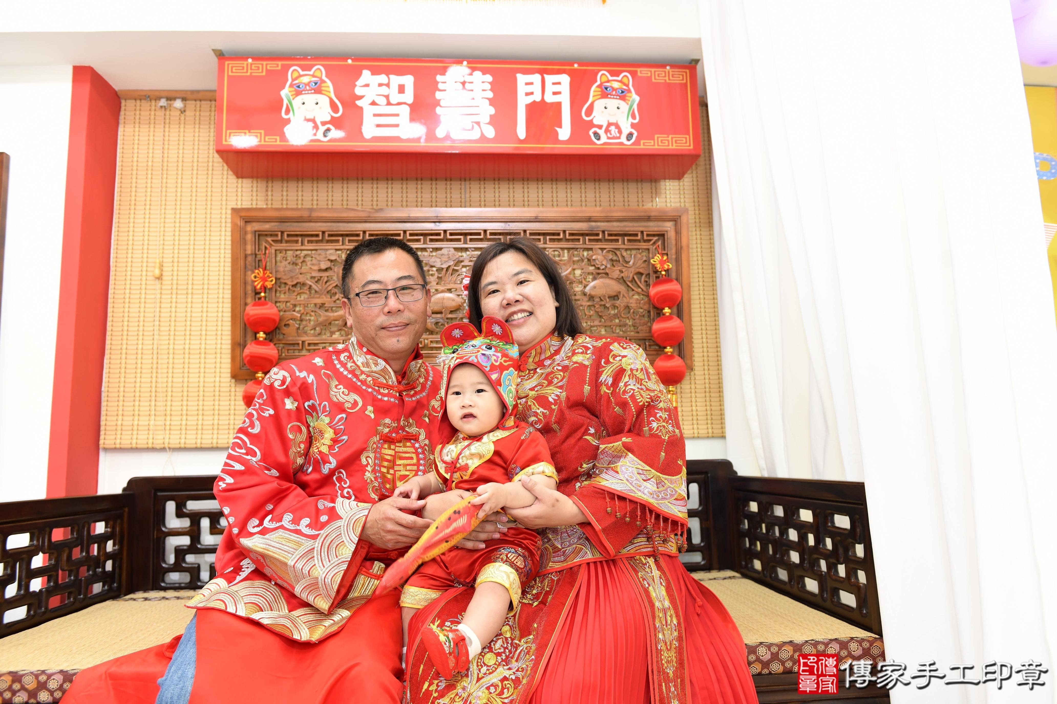 傳家手工印章台南店、抓周、度脺、美式風會場、傳家嬰兒古禮、吉祥話、抓周道具物品24種、拍照。抓周證書。寶寶抓周、滿周歲、生日快樂、祝福 傳家手工印章台南店、抓周、度脺、美式風會場、傳家嬰兒古禮、吉祥話、抓周道具物品24種、拍照。抓周證書。寶寶抓周、滿周歲、生日快樂、祝福