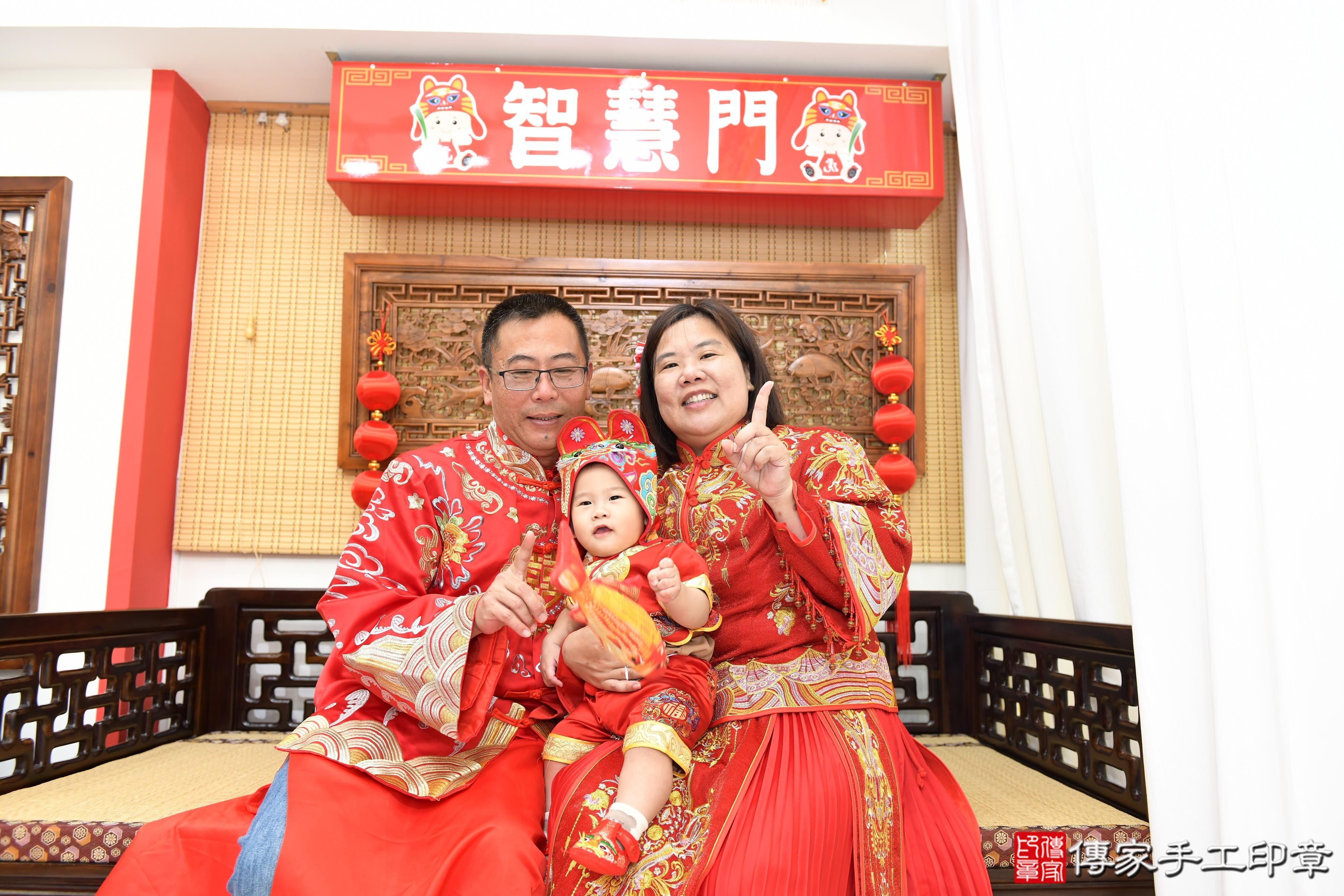 傳家手工印章台南店、抓周、度脺、美式風會場、傳家嬰兒古禮、吉祥話、抓周道具物品24種、拍照。抓周證書。寶寶抓周、滿周歲、生日快樂、祝福 傳家手工印章台南店、抓周、度脺、美式風會場、傳家嬰兒古禮、吉祥話、抓周道具物品24種、拍照。抓周證書。寶寶抓周、滿周歲、生日快樂、祝福