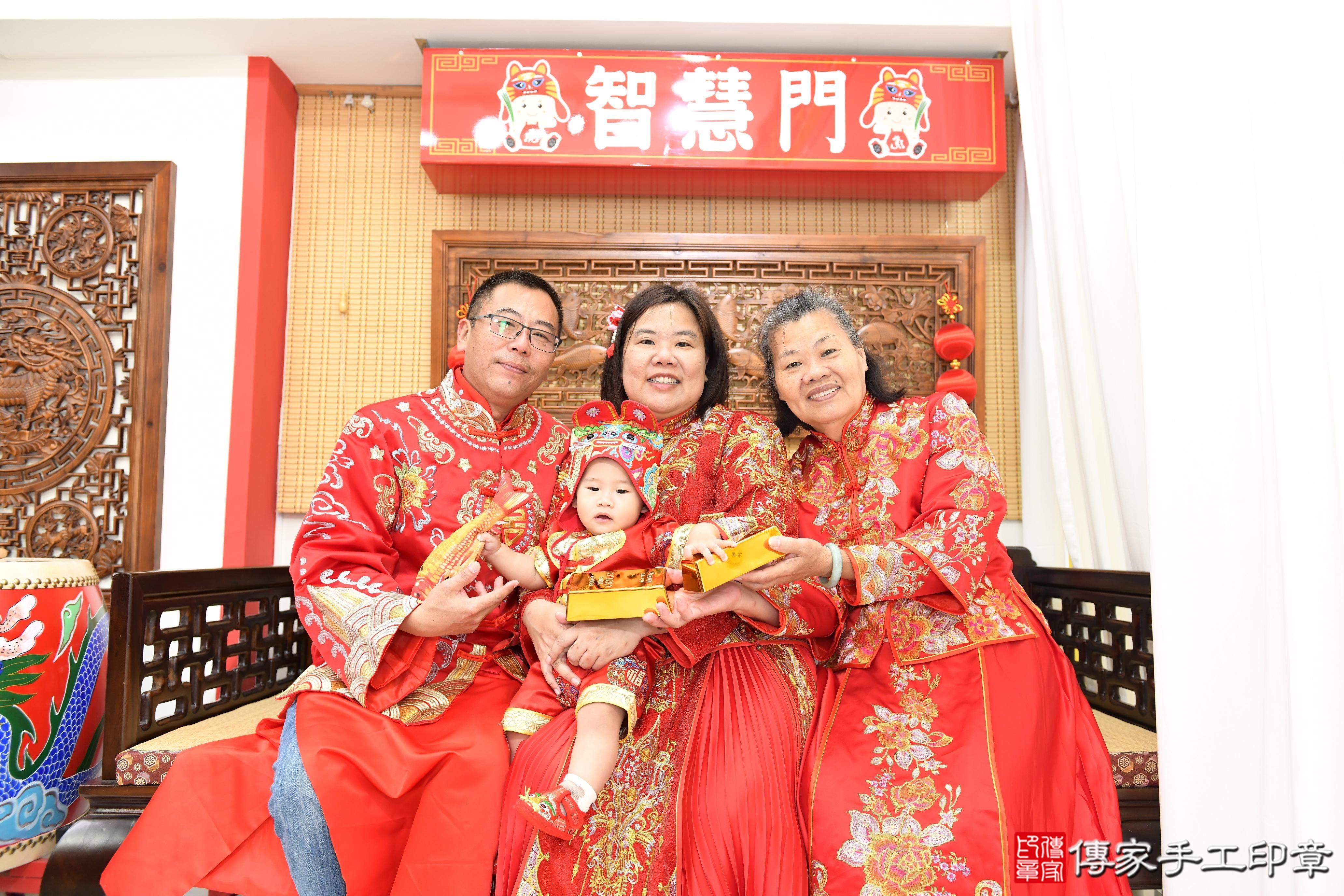 傳家手工印章台南店、抓周、度脺、美式風會場、傳家嬰兒古禮、吉祥話、抓周道具物品24種、拍照。抓周證書。寶寶抓周、滿周歲、生日快樂、祝福 傳家手工印章台南店、抓周、度脺、美式風會場、傳家嬰兒古禮、吉祥話、抓周道具物品24種、拍照。抓周證書。寶寶抓周、滿周歲、生日快樂、祝福