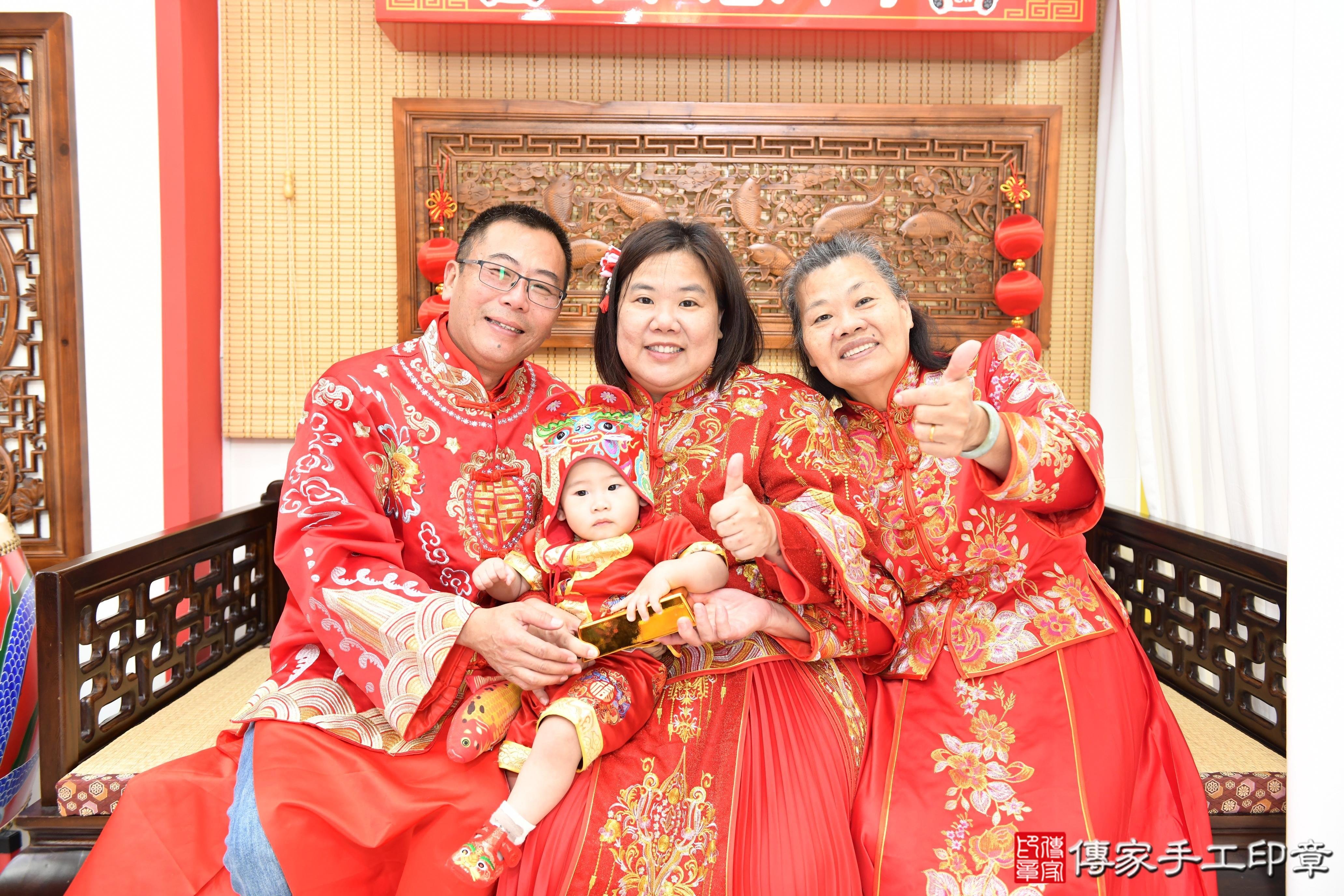 傳家手工印章台南店、抓周、度脺、美式風會場、傳家嬰兒古禮、吉祥話、抓周道具物品24種、拍照。抓周證書。寶寶抓周、滿周歲、生日快樂、祝福 傳家手工印章台南店、抓周、度脺、美式風會場、傳家嬰兒古禮、吉祥話、抓周道具物品24種、拍照。抓周證書。寶寶抓周、滿周歲、生日快樂、祝福