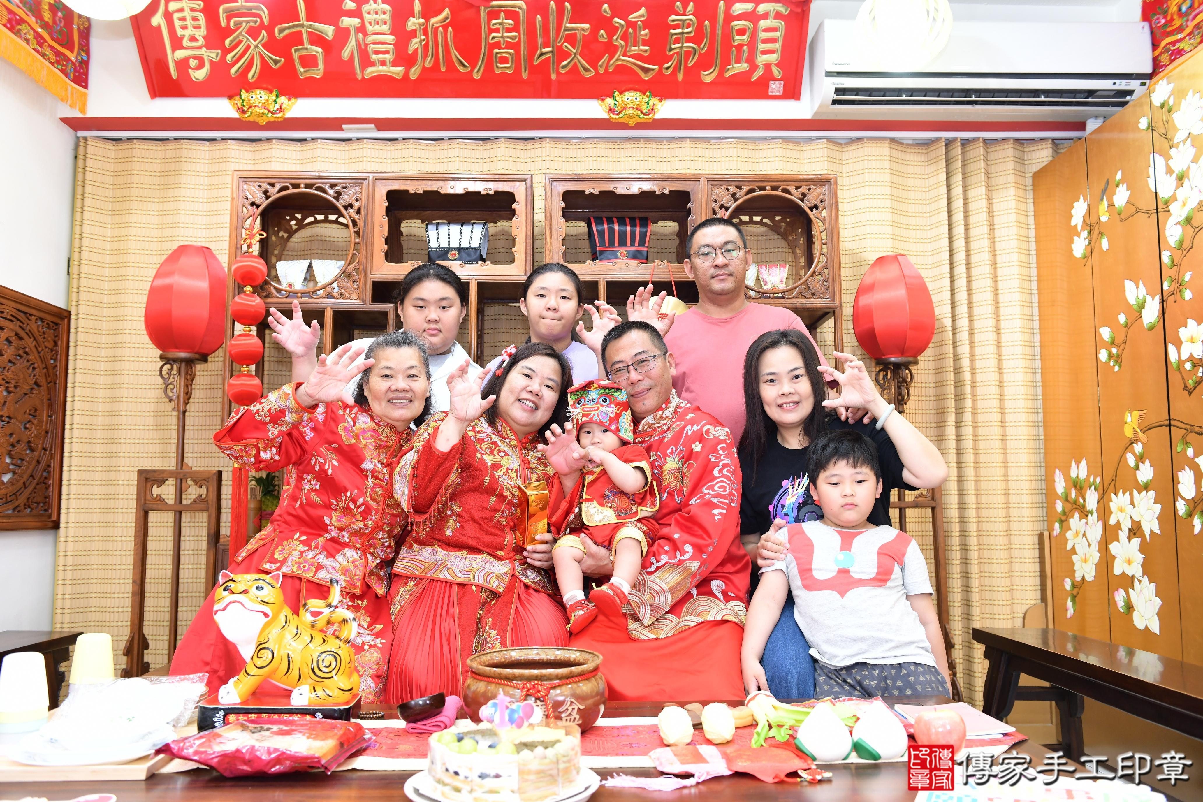 傳家手工印章台南店、抓周、度脺、美式風會場、傳家嬰兒古禮、吉祥話、抓周道具物品24種、拍照。抓周證書。寶寶抓周、滿周歲、生日快樂、祝福 傳家手工印章台南店、抓周、度脺、美式風會場、傳家嬰兒古禮、吉祥話、抓周道具物品24種、拍照。抓周證書。寶寶抓周、滿周歲、生日快樂、祝福