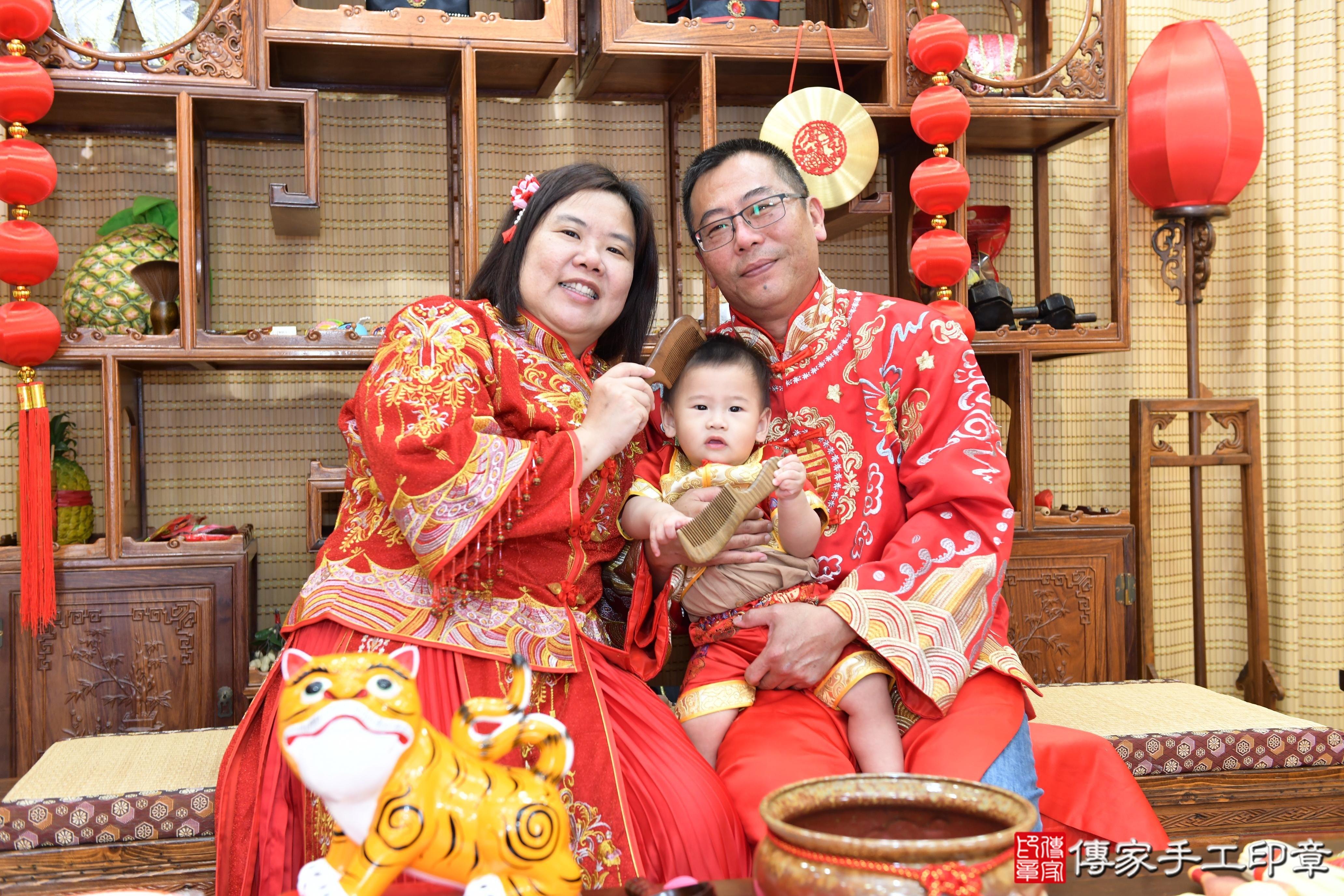 傳家手工印章台南店、抓周、度脺、美式風會場、傳家嬰兒古禮、吉祥話、抓周道具物品24種、拍照。抓周證書。寶寶抓周、滿周歲、生日快樂、祝福 傳家手工印章台南店、抓周、度脺、美式風會場、傳家嬰兒古禮、吉祥話、抓周道具物品24種、拍照。抓周證書。寶寶抓周、滿周歲、生日快樂、祝福