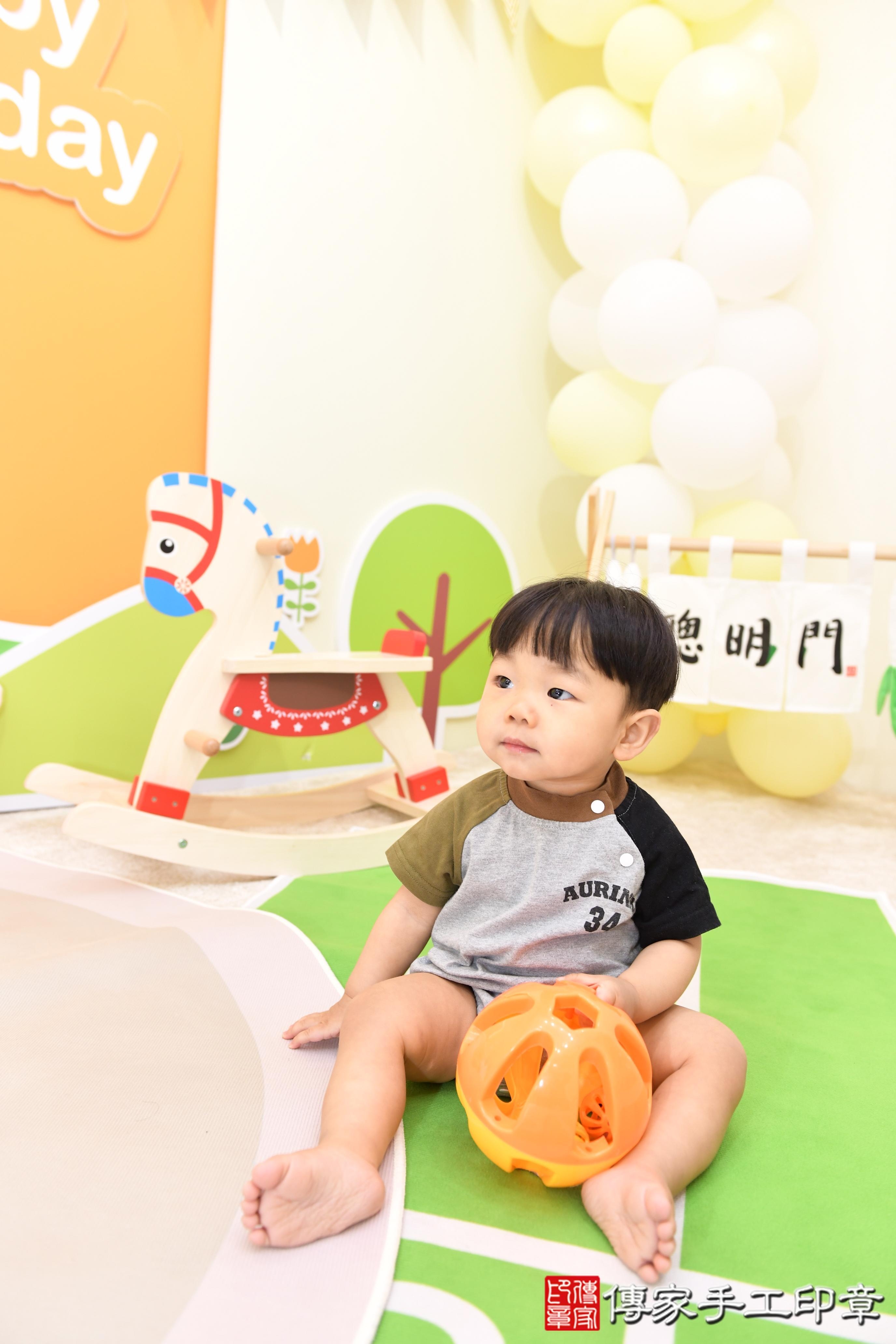 傳家手工印章台南店、抓周、度脺、美式風會場、傳家嬰兒古禮、吉祥話、抓周道具物品24種、拍照。抓周證書。寶寶抓周、滿周歲、生日快樂、祝福 傳家手工印章台南店、抓周、度脺、美式風會場、傳家嬰兒古禮、吉祥話、抓周道具物品24種、拍照。抓周證書。寶寶抓周、滿周歲、生日快樂、祝福