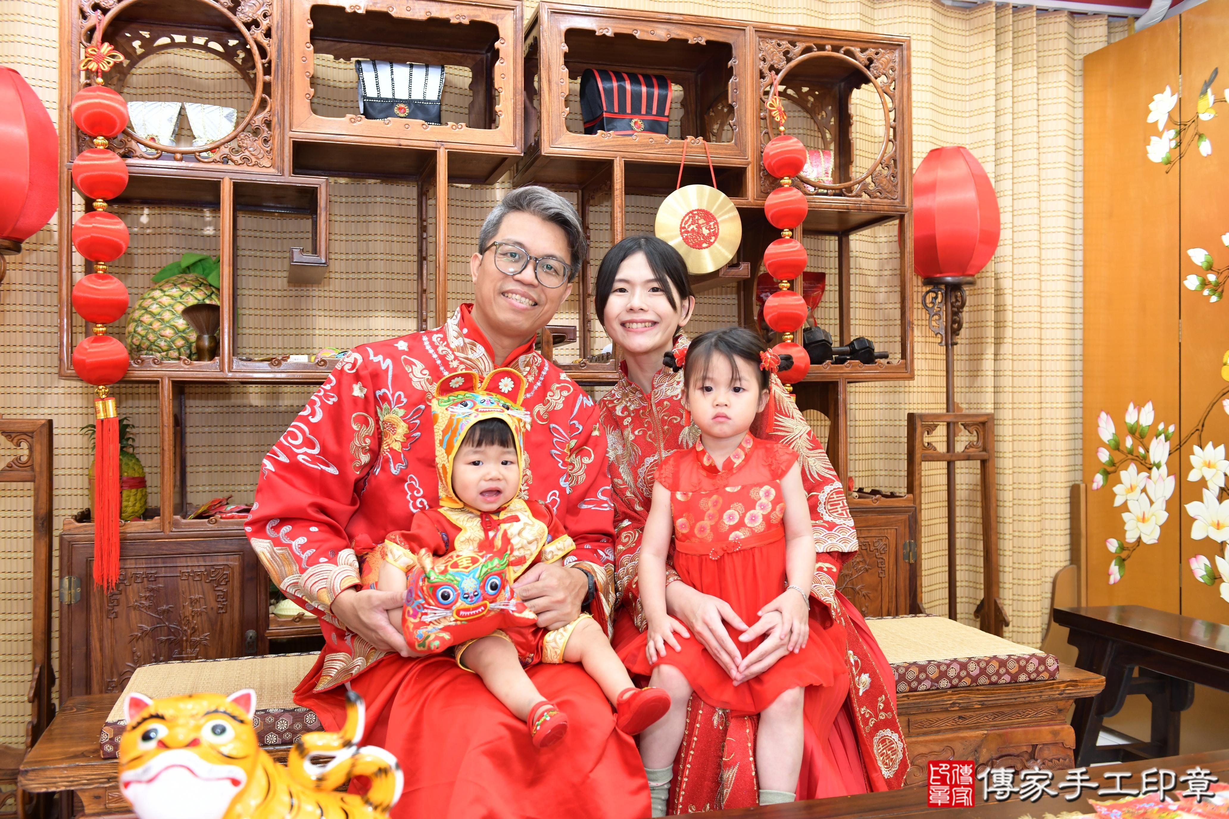 傳家手工印章台南店、抓周、度脺、美式風會場、傳家嬰兒古禮、吉祥話、抓周道具物品24種、拍照。抓周證書。寶寶抓周、滿周歲、生日快樂、祝福 傳家手工印章台南店、抓周、度脺、美式風會場、傳家嬰兒古禮、吉祥話、抓周道具物品24種、拍照。抓周證書。寶寶抓周、滿周歲、生日快樂、祝福