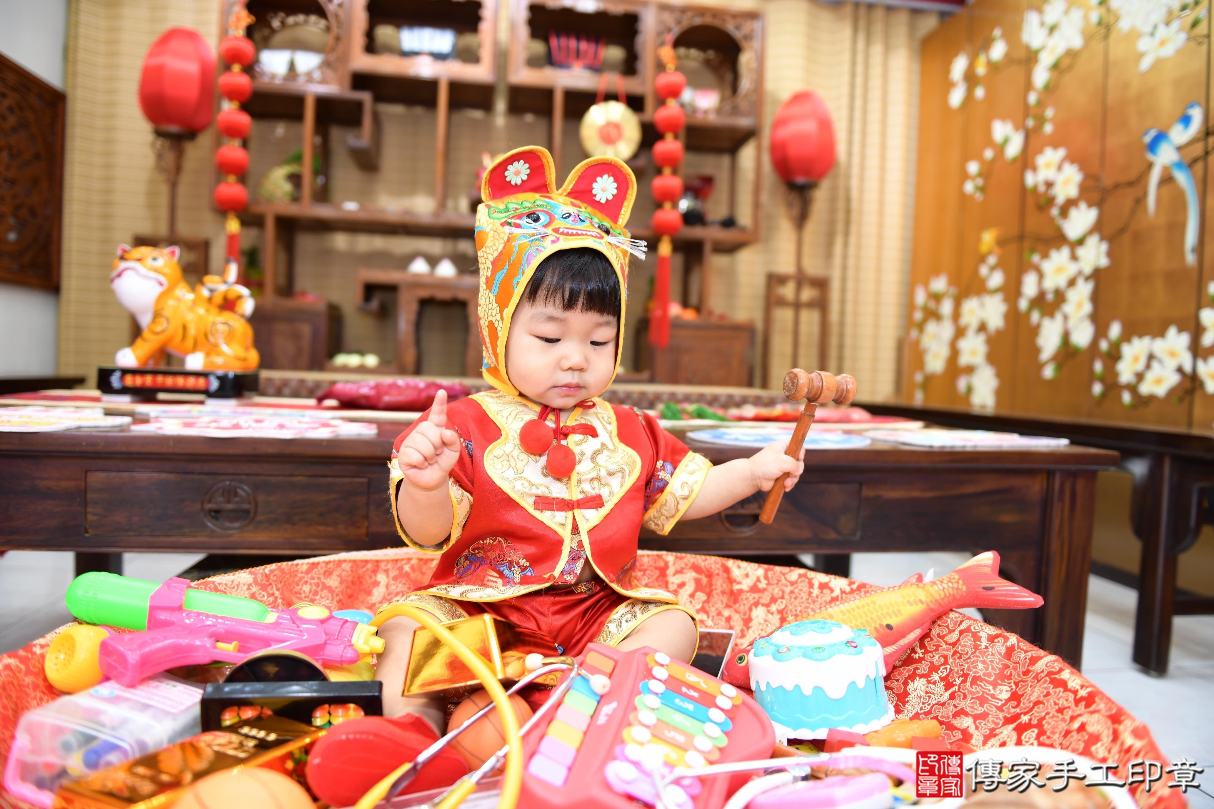 傳家手工印章台南店、抓周、度脺、美式風會場、傳家嬰兒古禮、吉祥話、抓周道具物品24種、拍照。抓周證書。寶寶抓周、滿周歲、生日快樂、祝福 傳家手工印章台南店、抓周、度脺、美式風會場、傳家嬰兒古禮、吉祥話、抓周道具物品24種、拍照。抓周證書。寶寶抓周、滿周歲、生日快樂、祝福
