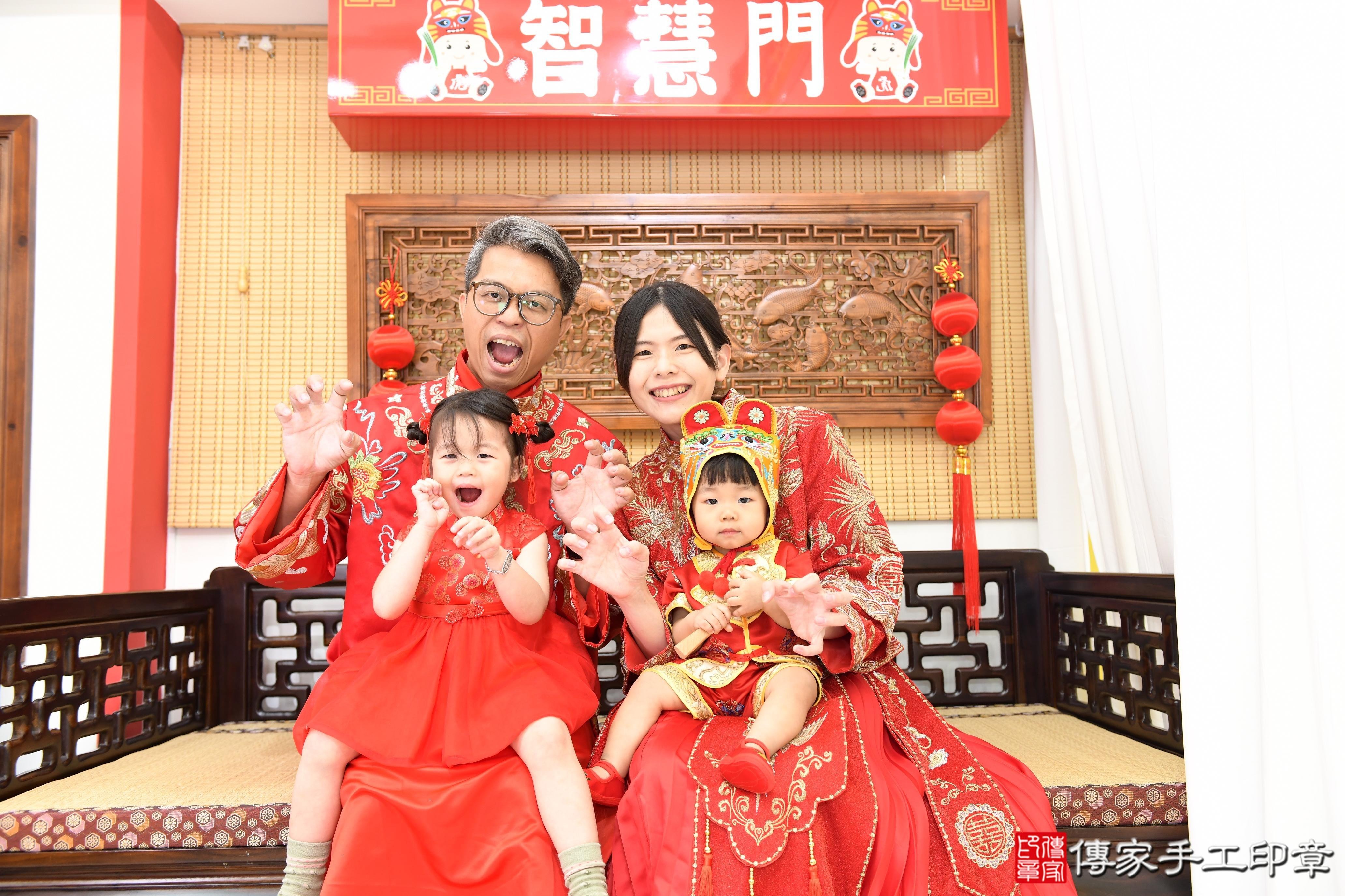 傳家手工印章台南店、抓周、度脺、美式風會場、傳家嬰兒古禮、吉祥話、抓周道具物品24種、拍照。抓周證書。寶寶抓周、滿周歲、生日快樂、祝福 傳家手工印章台南店、抓周、度脺、美式風會場、傳家嬰兒古禮、吉祥話、抓周道具物品24種、拍照。抓周證書。寶寶抓周、滿周歲、生日快樂、祝福