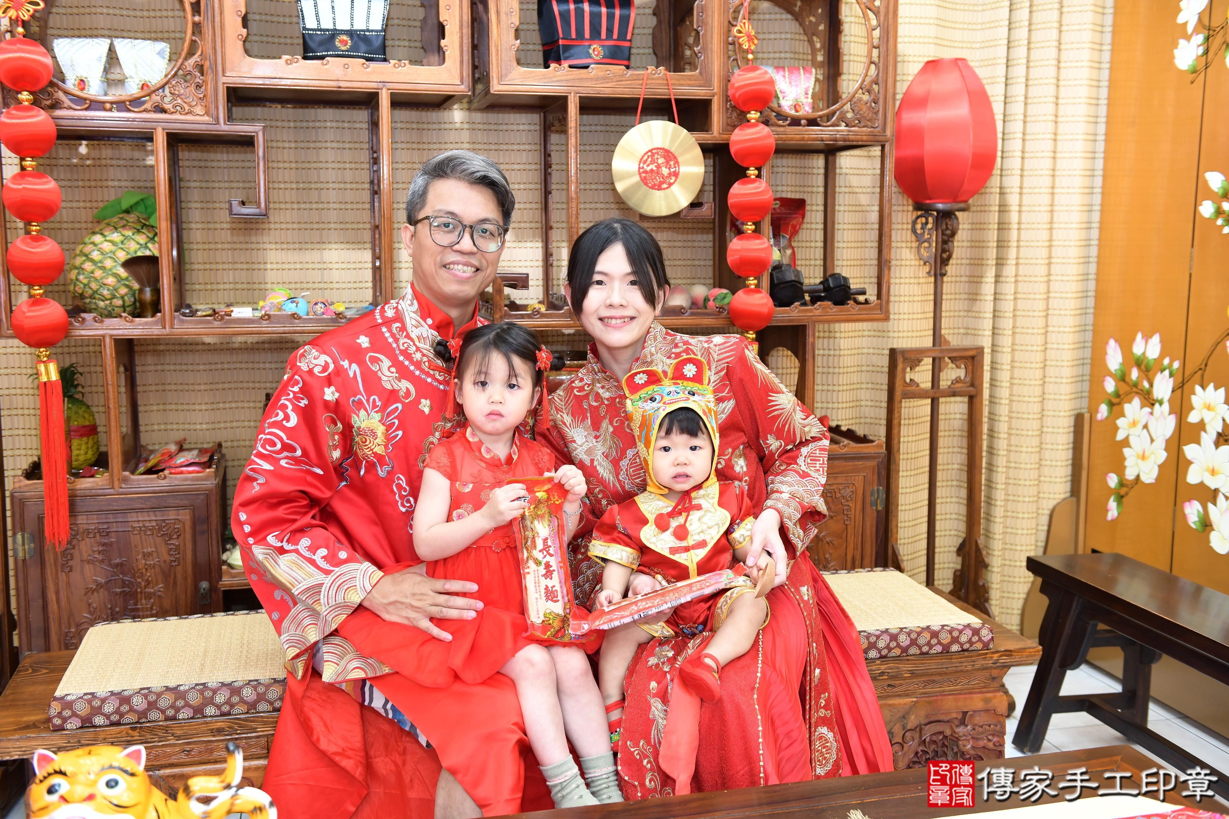 傳家手工印章台南店、抓周、度脺、美式風會場、傳家嬰兒古禮、吉祥話、抓周道具物品24種、拍照。抓周證書。寶寶抓周、滿周歲、生日快樂、祝福 傳家手工印章台南店、抓周、度脺、美式風會場、傳家嬰兒古禮、吉祥話、抓周道具物品24種、拍照。抓周證書。寶寶抓周、滿周歲、生日快樂、祝福